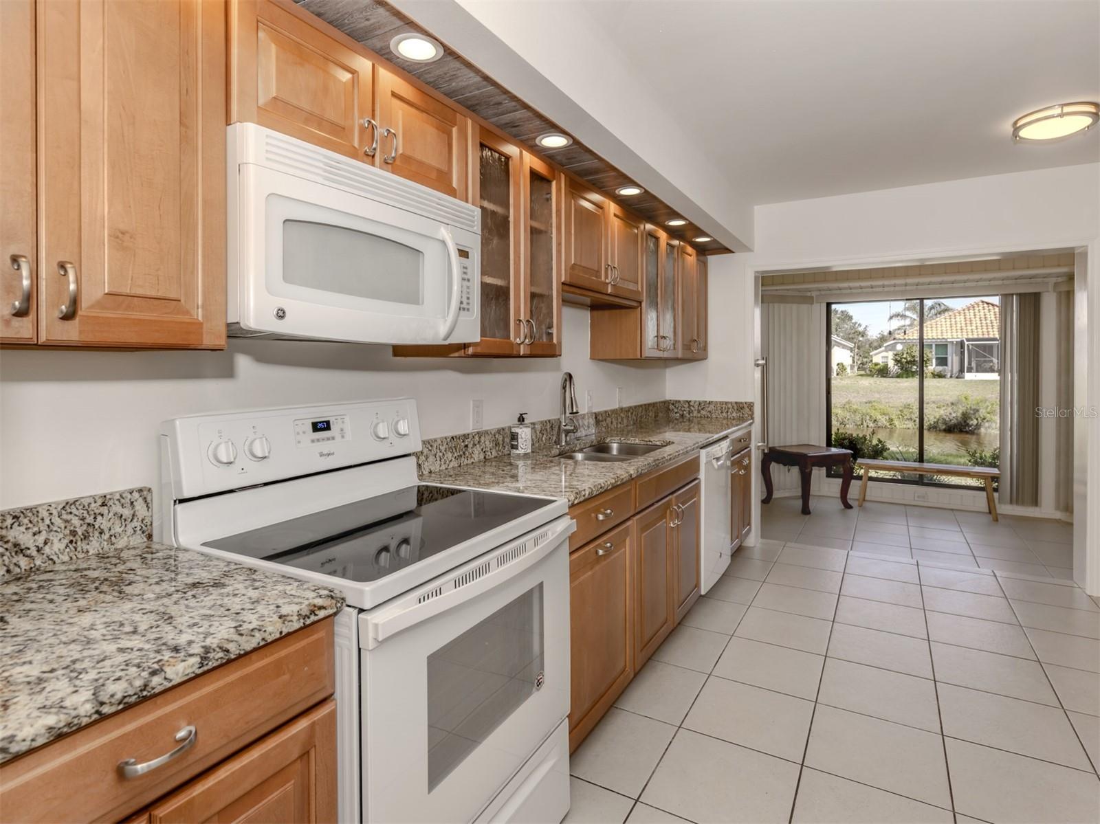 Image 18 of 100 For 268 Southampton Drive 309