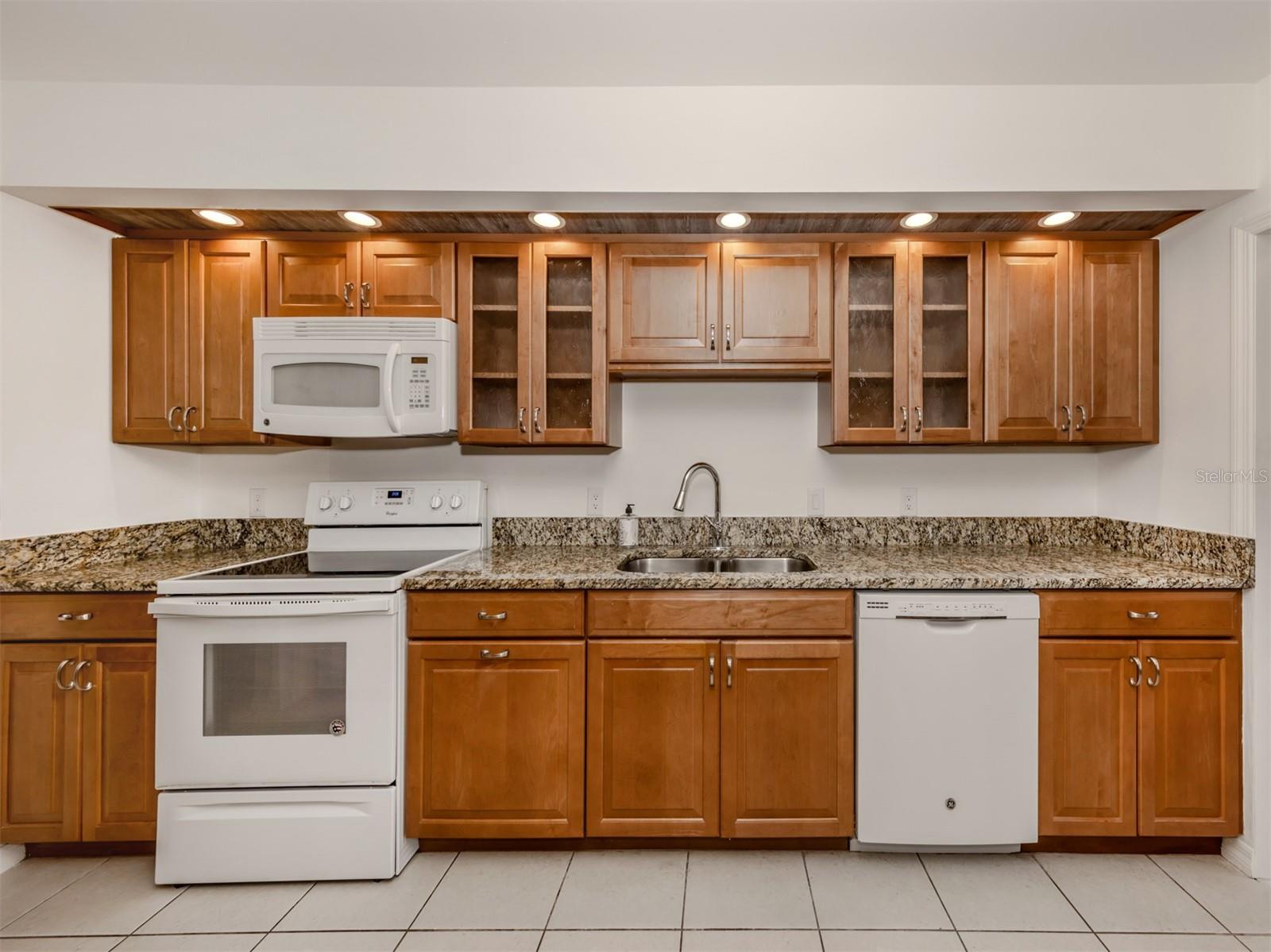 Image 20 of 100 For 268 Southampton Drive 309