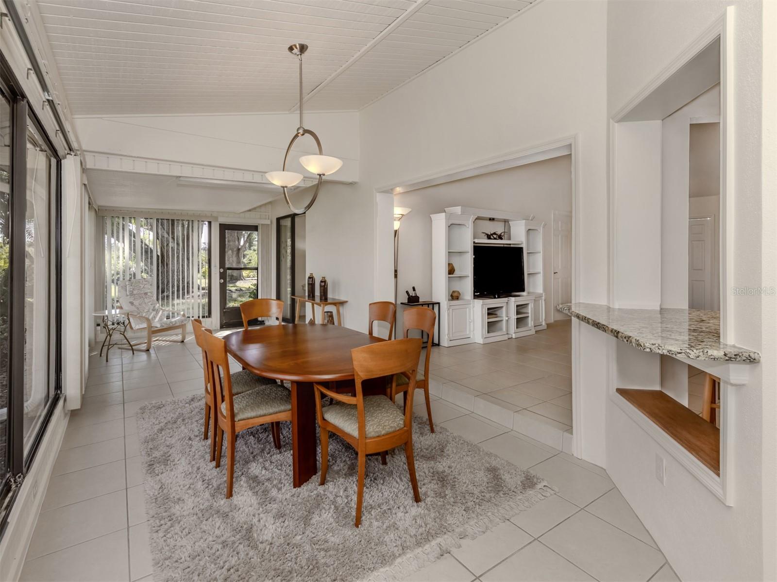 Image 22 of 100 For 268 Southampton Drive 309