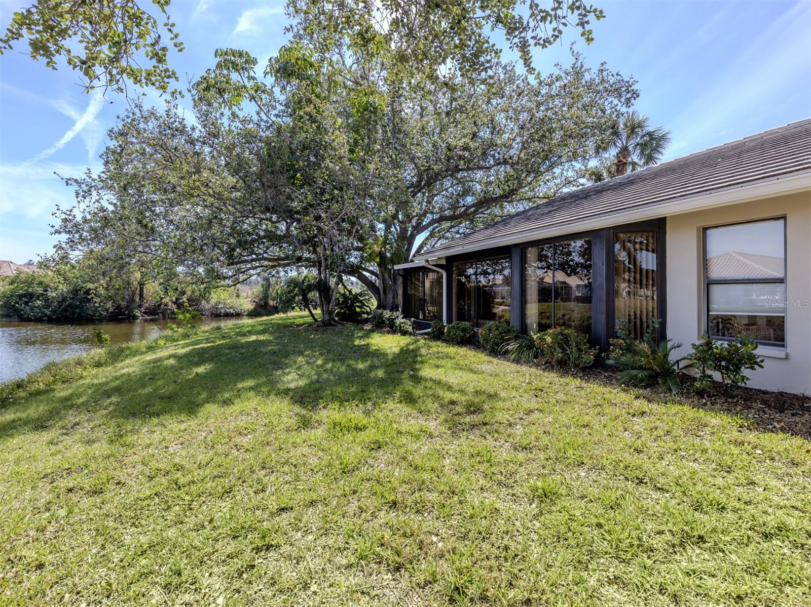 Image 9 of 100 For 268 Southampton Drive 309