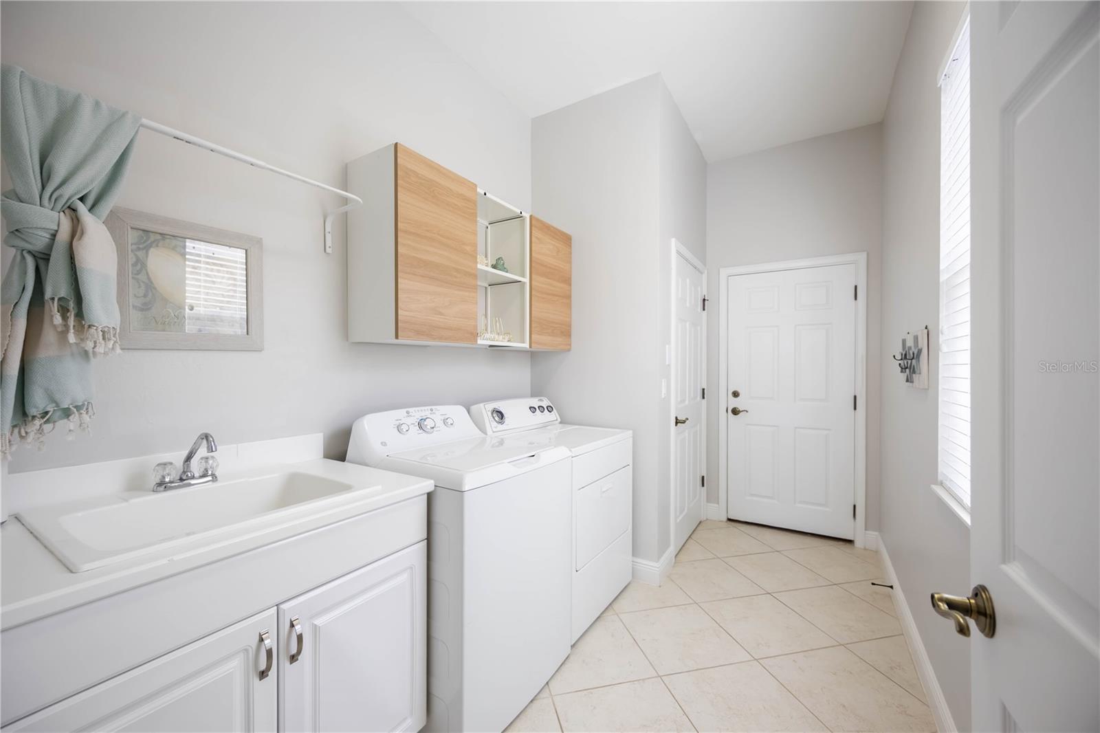 Image 22 of 96 For 166 Palazzo Court