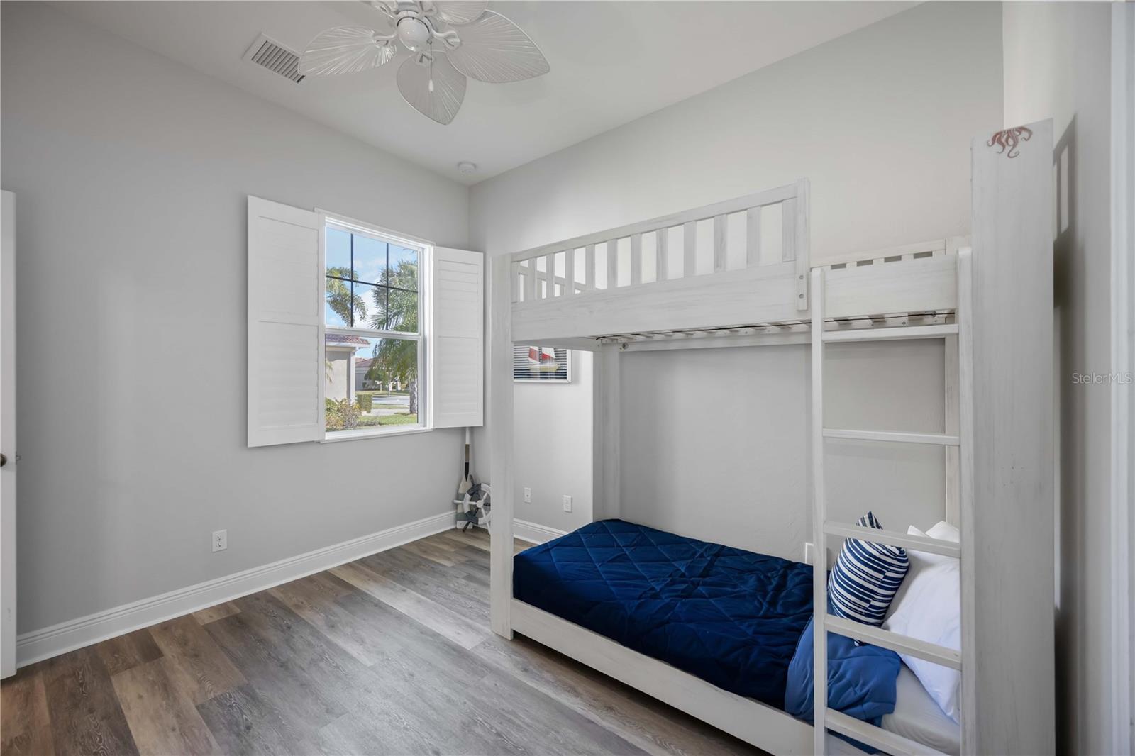 Image 24 of 96 For 166 Palazzo Court