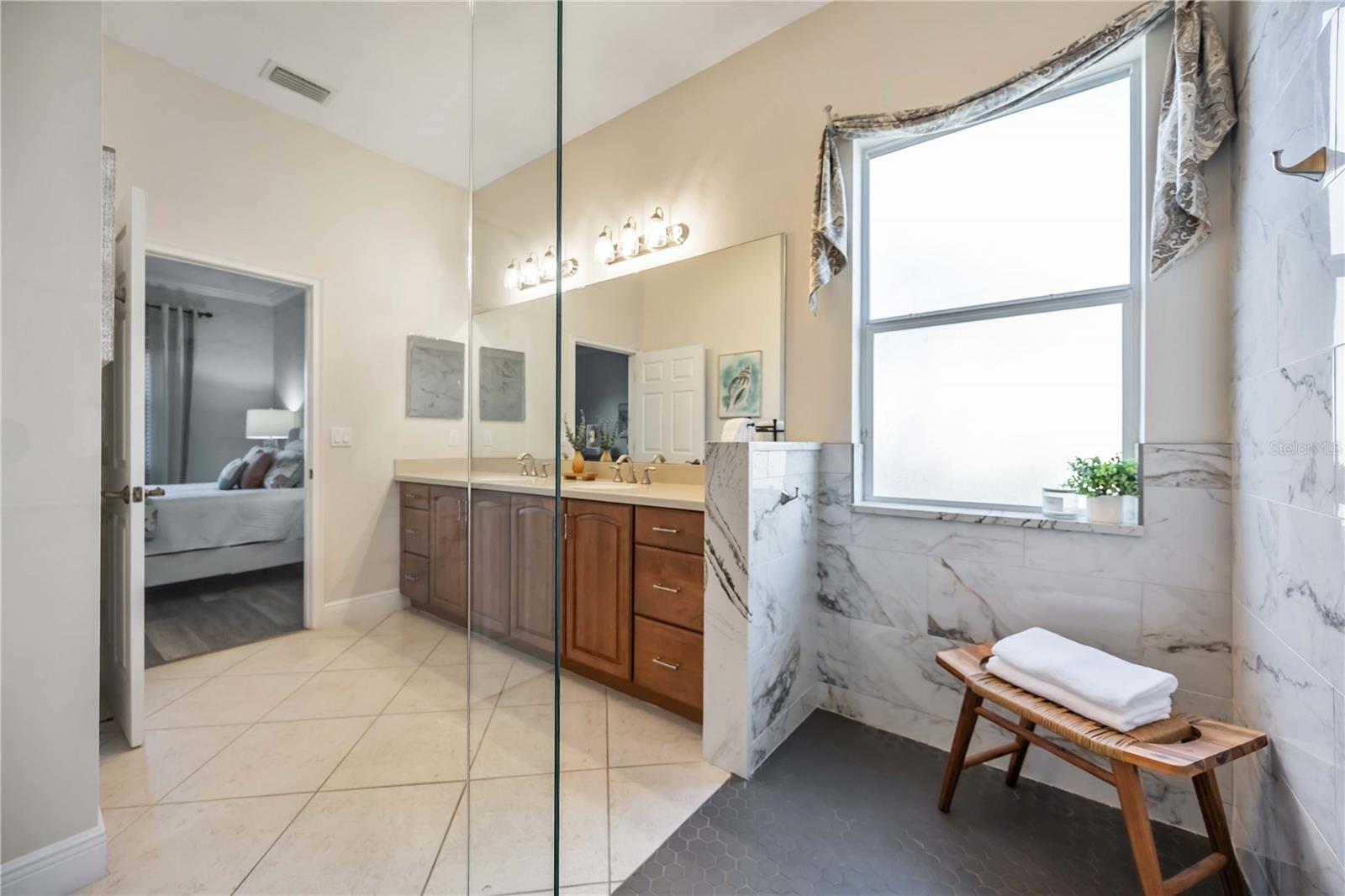 Image 34 of 96 For 166 Palazzo Court