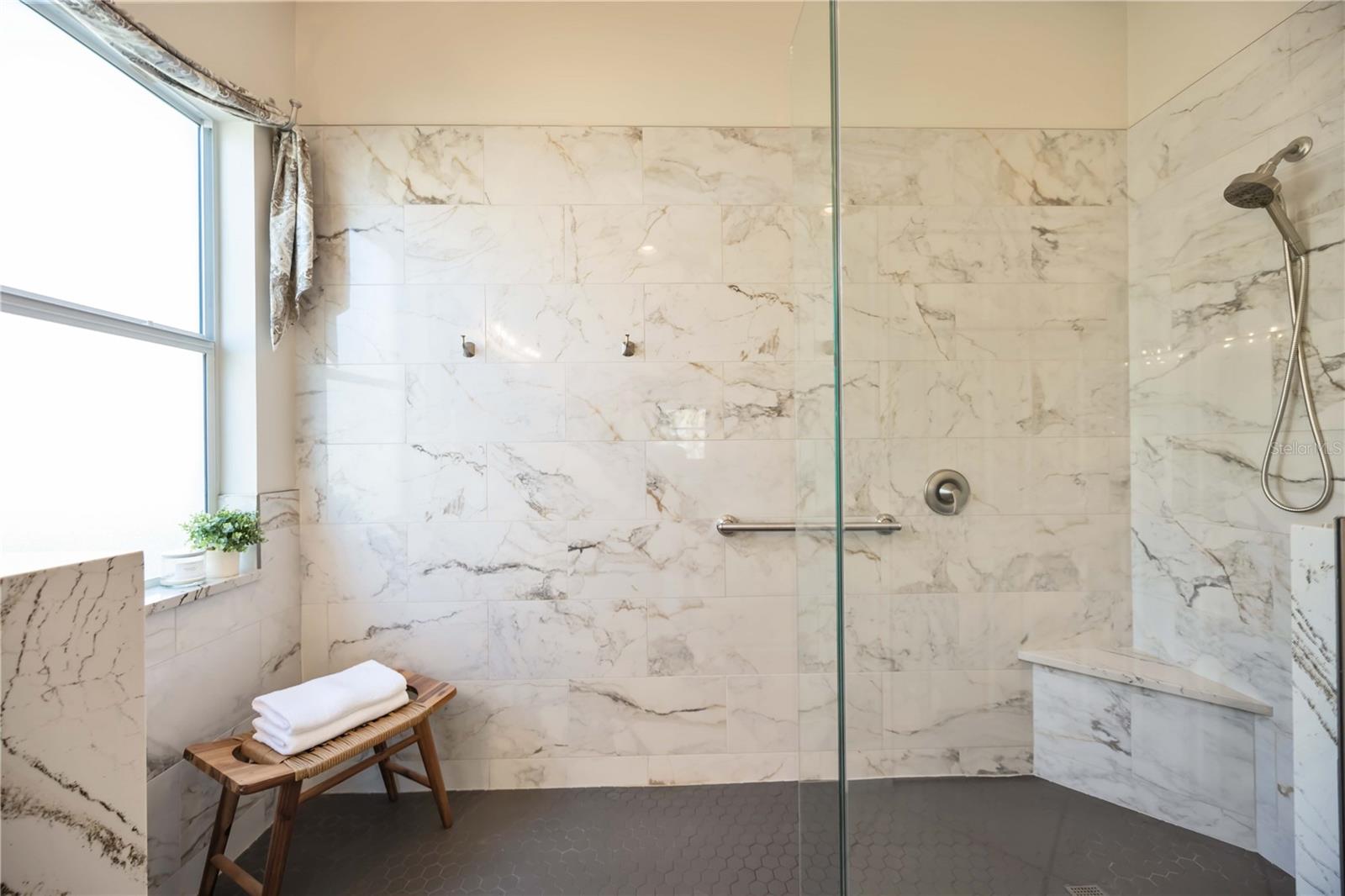 Image 35 of 96 For 166 Palazzo Court