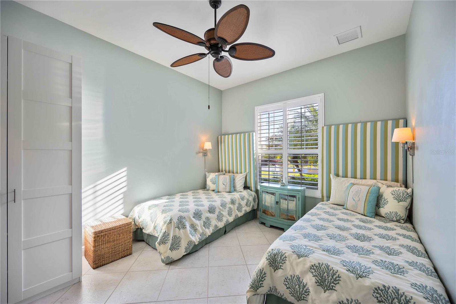 Image 7 of 96 For 166 Palazzo Court