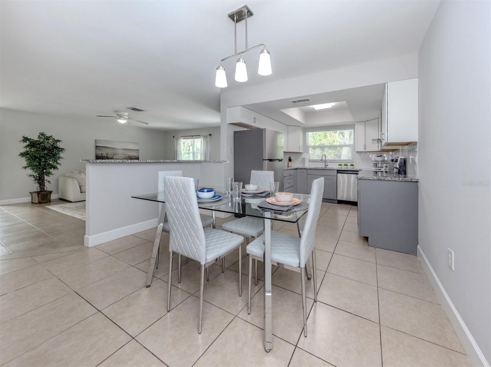 Image 10 of 39 For 3681 Shamrock Drive