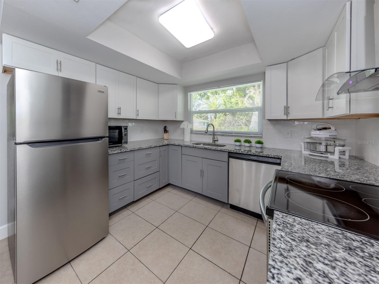 Image 14 of 39 For 3681 Shamrock Drive