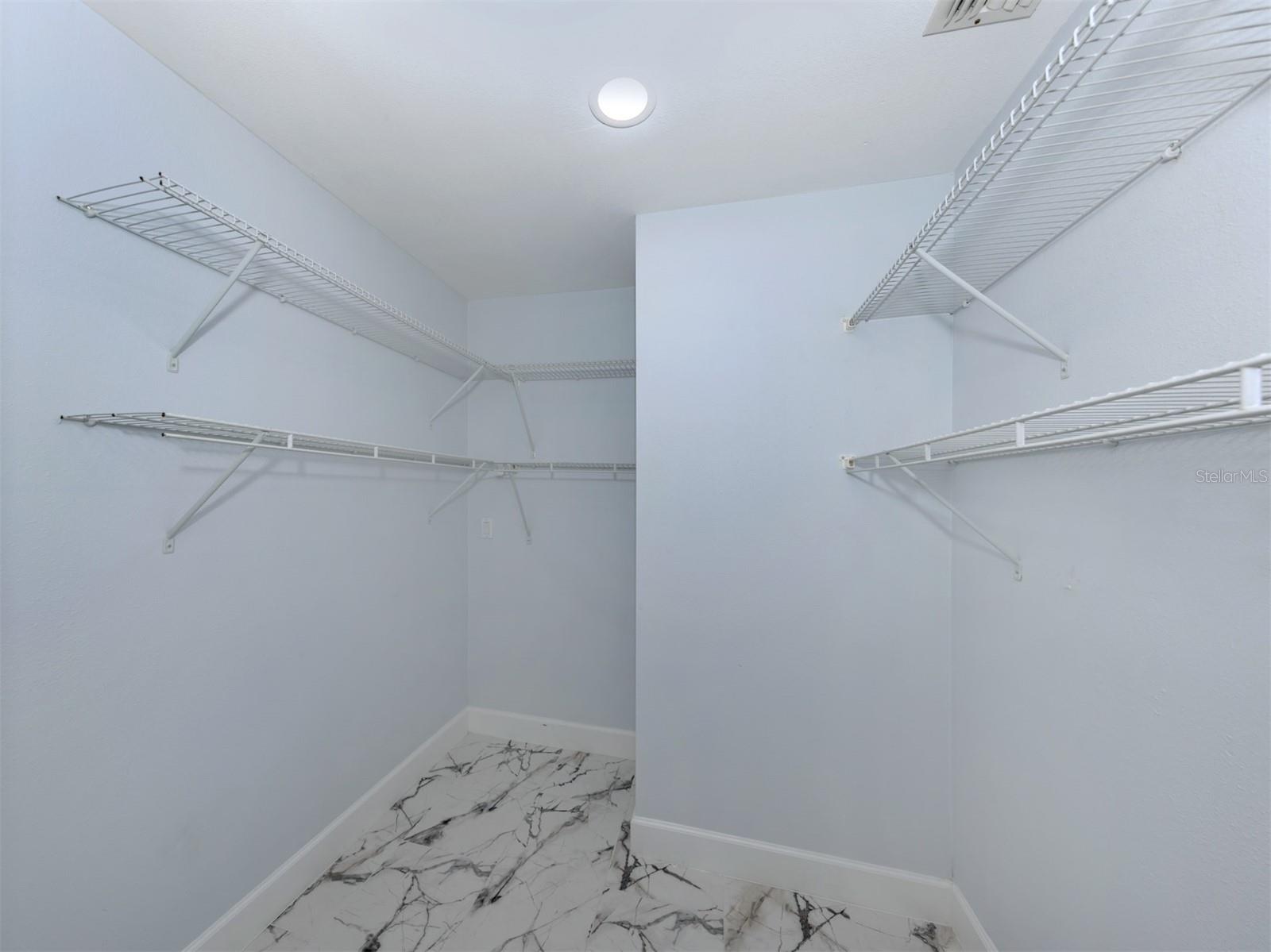 Image 18 of 39 For 3681 Shamrock Drive