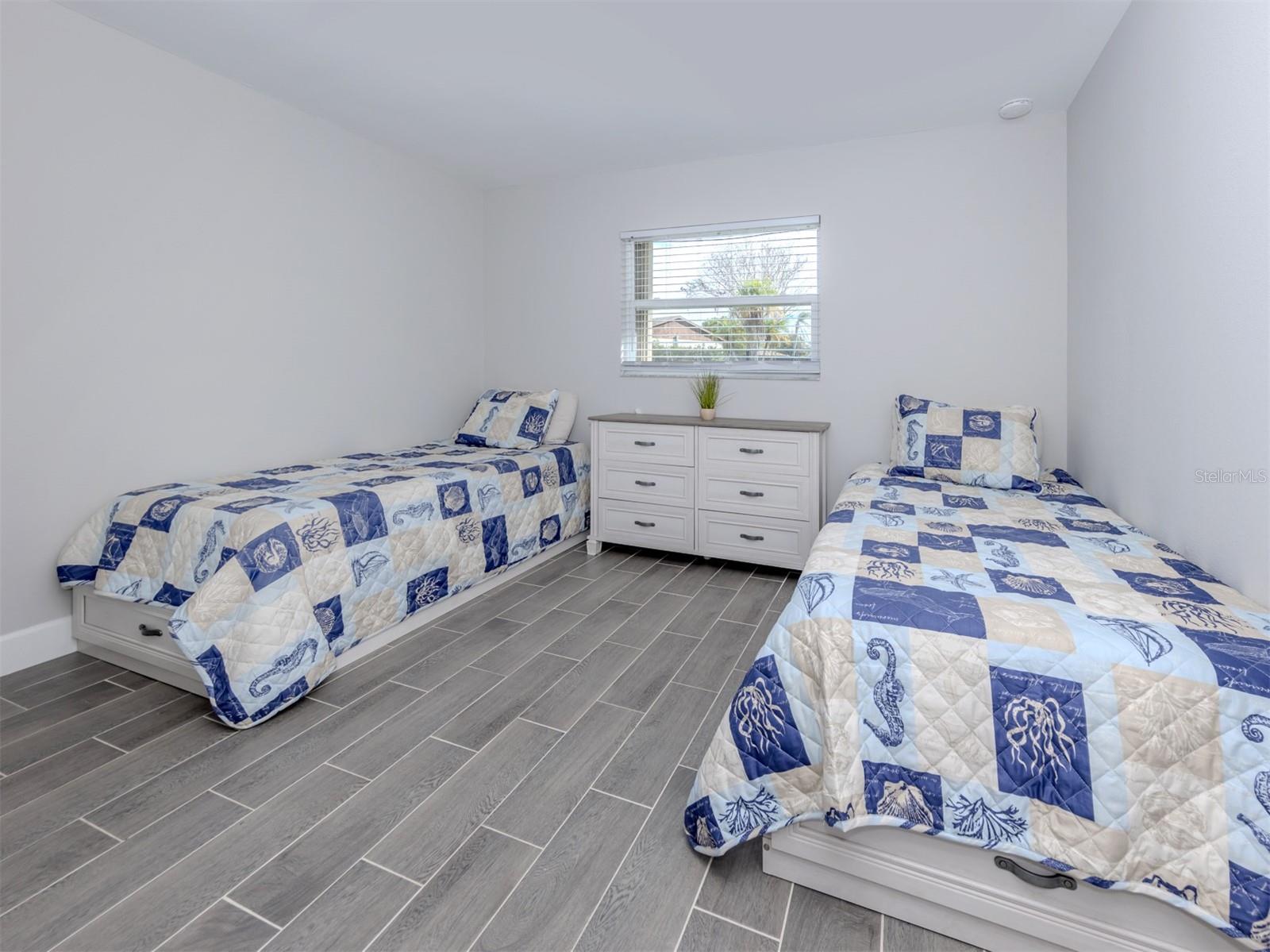 Image 19 of 39 For 3681 Shamrock Drive