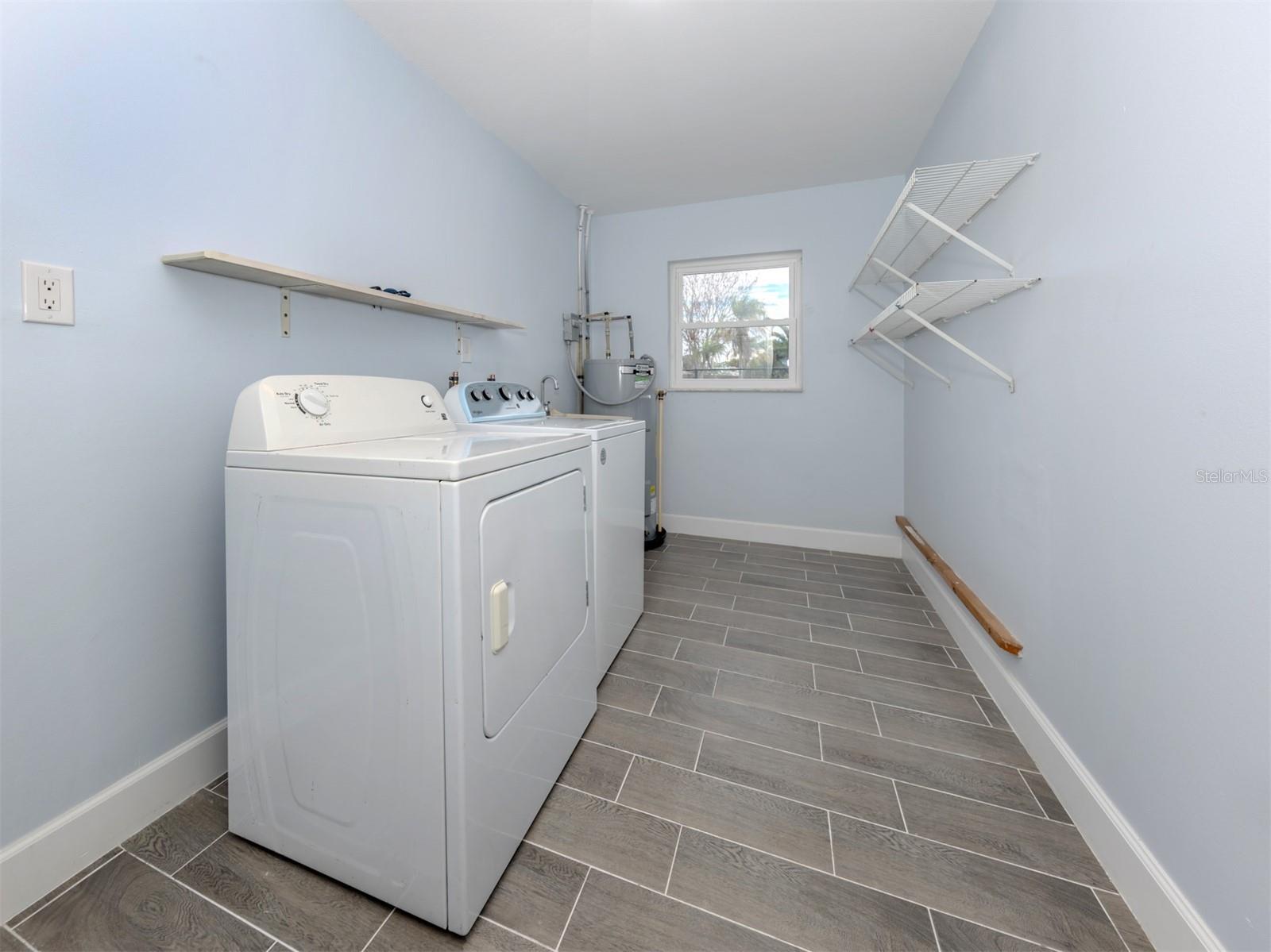 Image 23 of 39 For 3681 Shamrock Drive