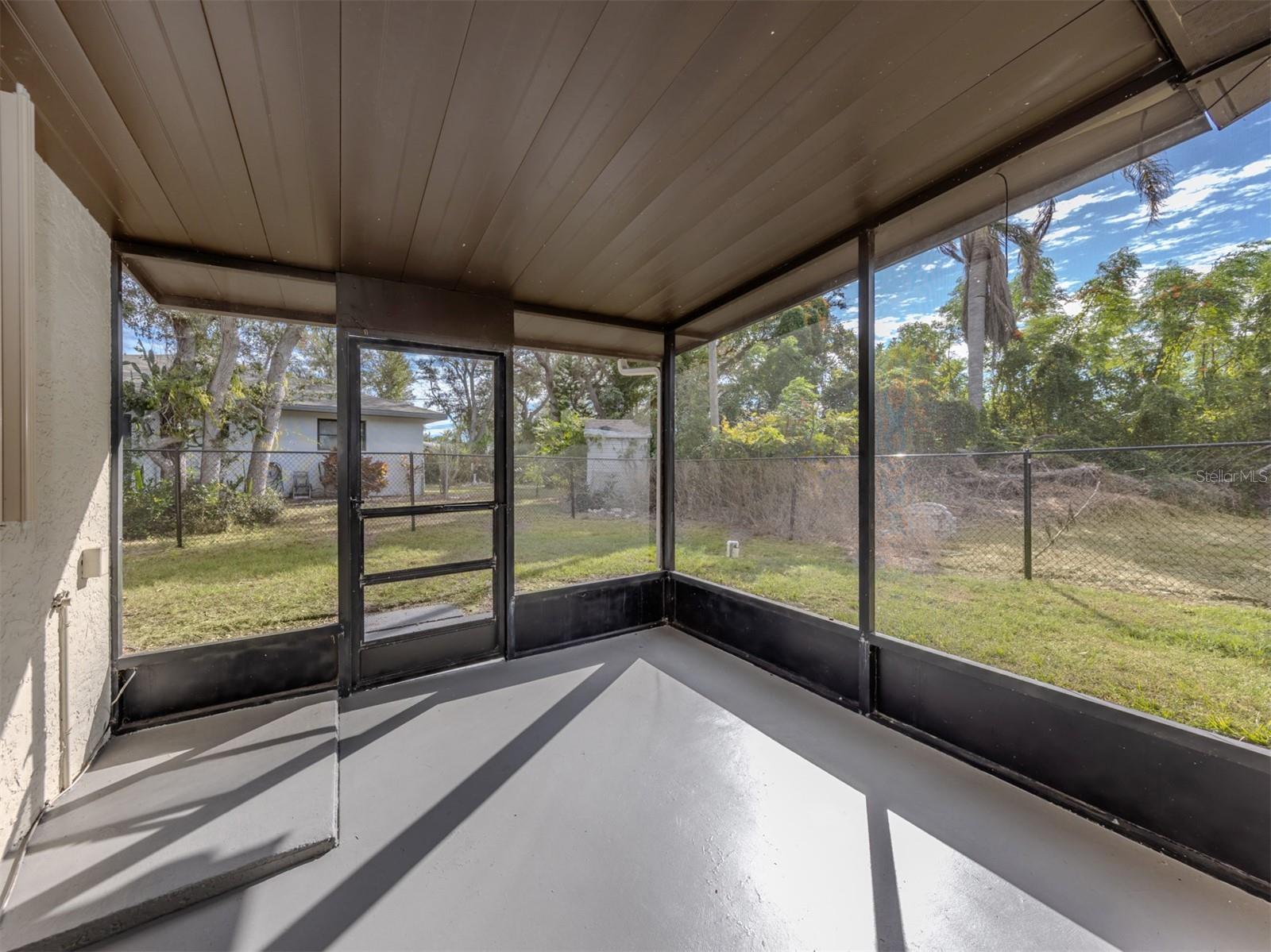 Image 25 of 39 For 3681 Shamrock Drive