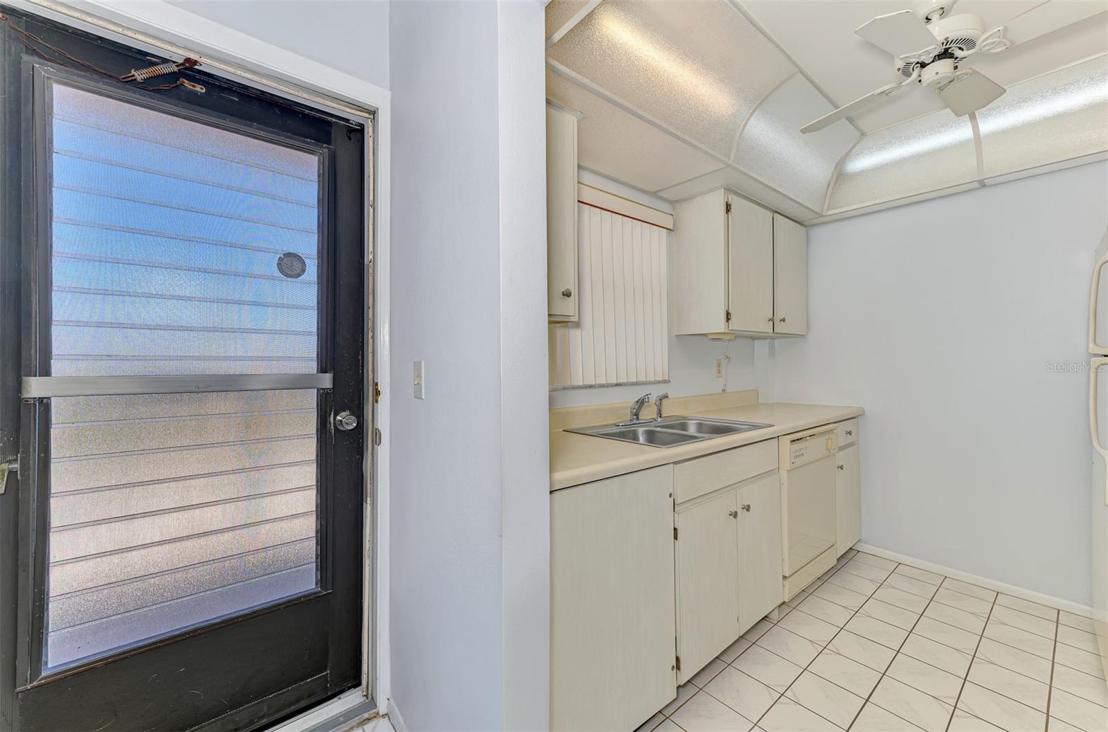 Image 7 of 40 For 232 Saint Augustine Avenue 505