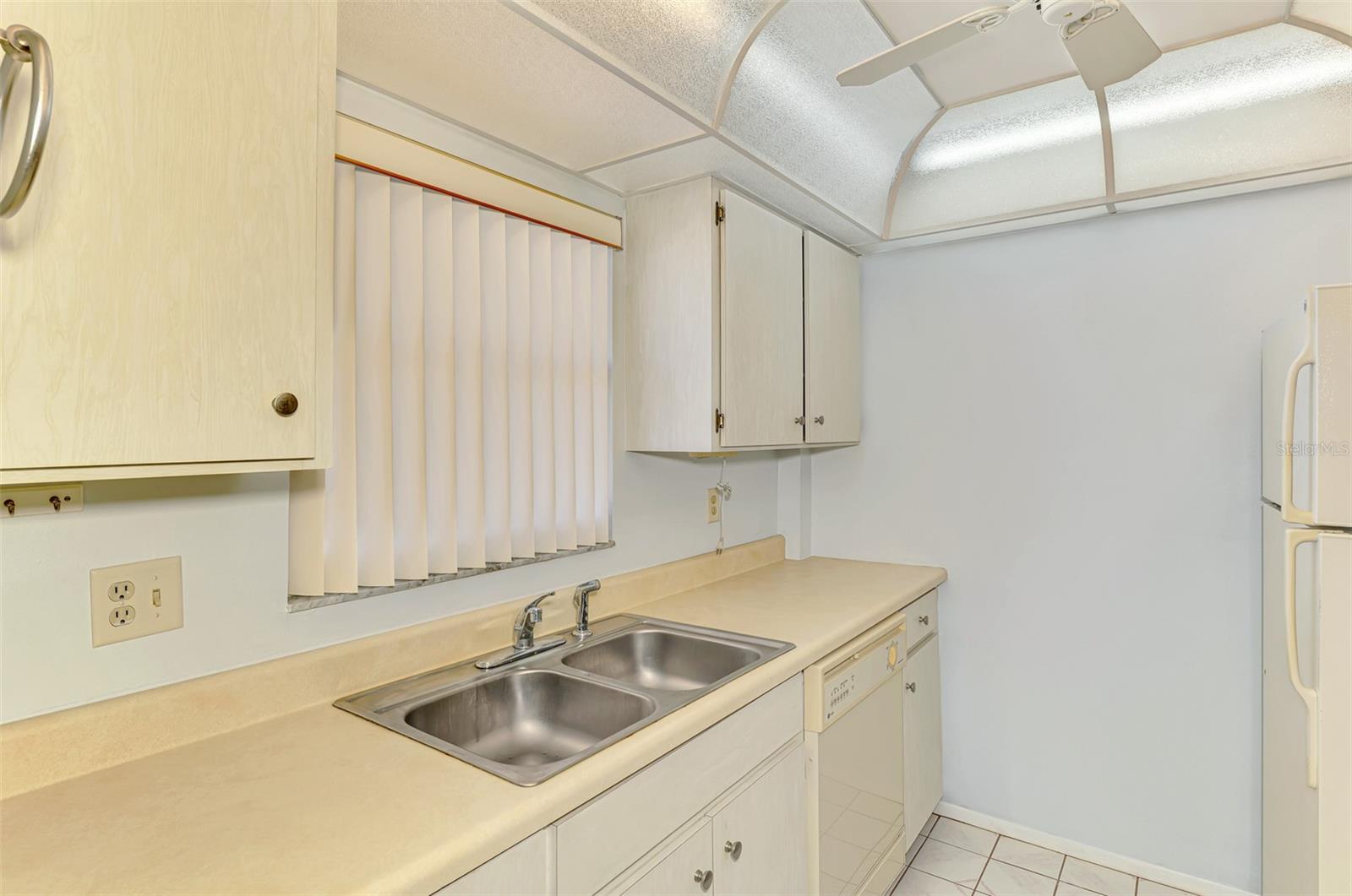 Image 8 of 40 For 232 Saint Augustine Avenue 505