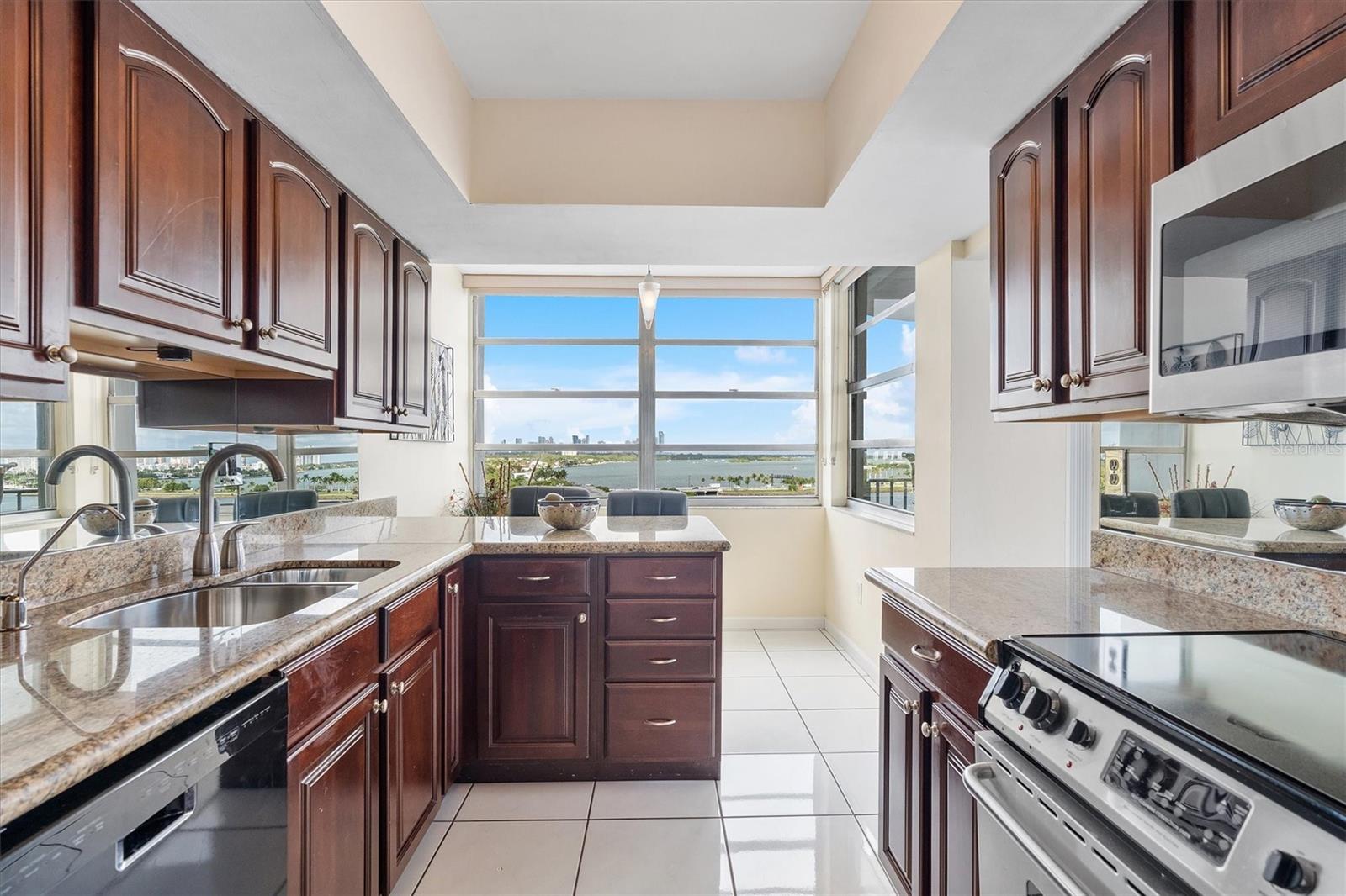 Image 15 of 75 For 11930 Bayshore Drive 1003