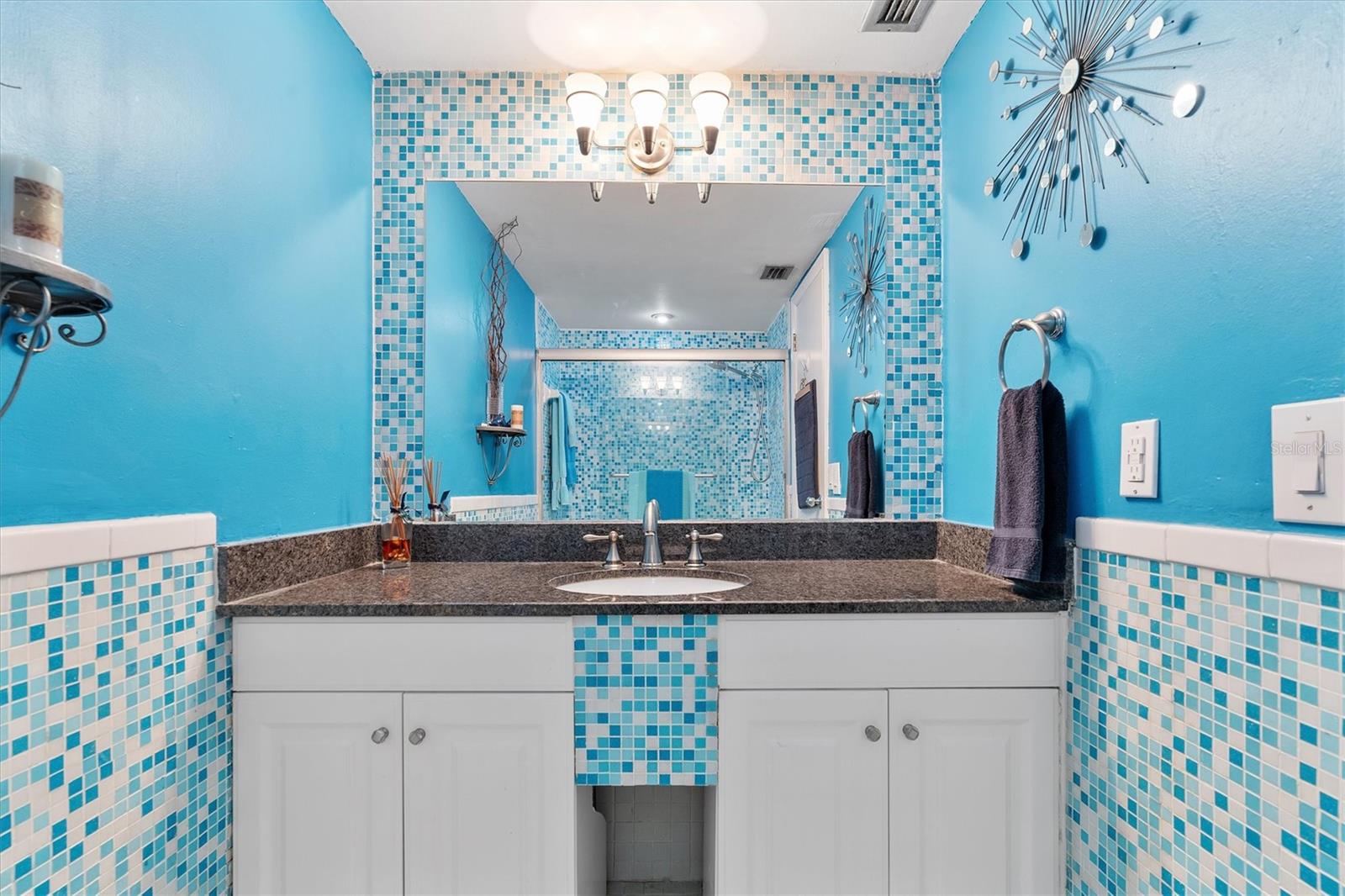 Image 32 of 75 For 11930 Bayshore Drive 1003