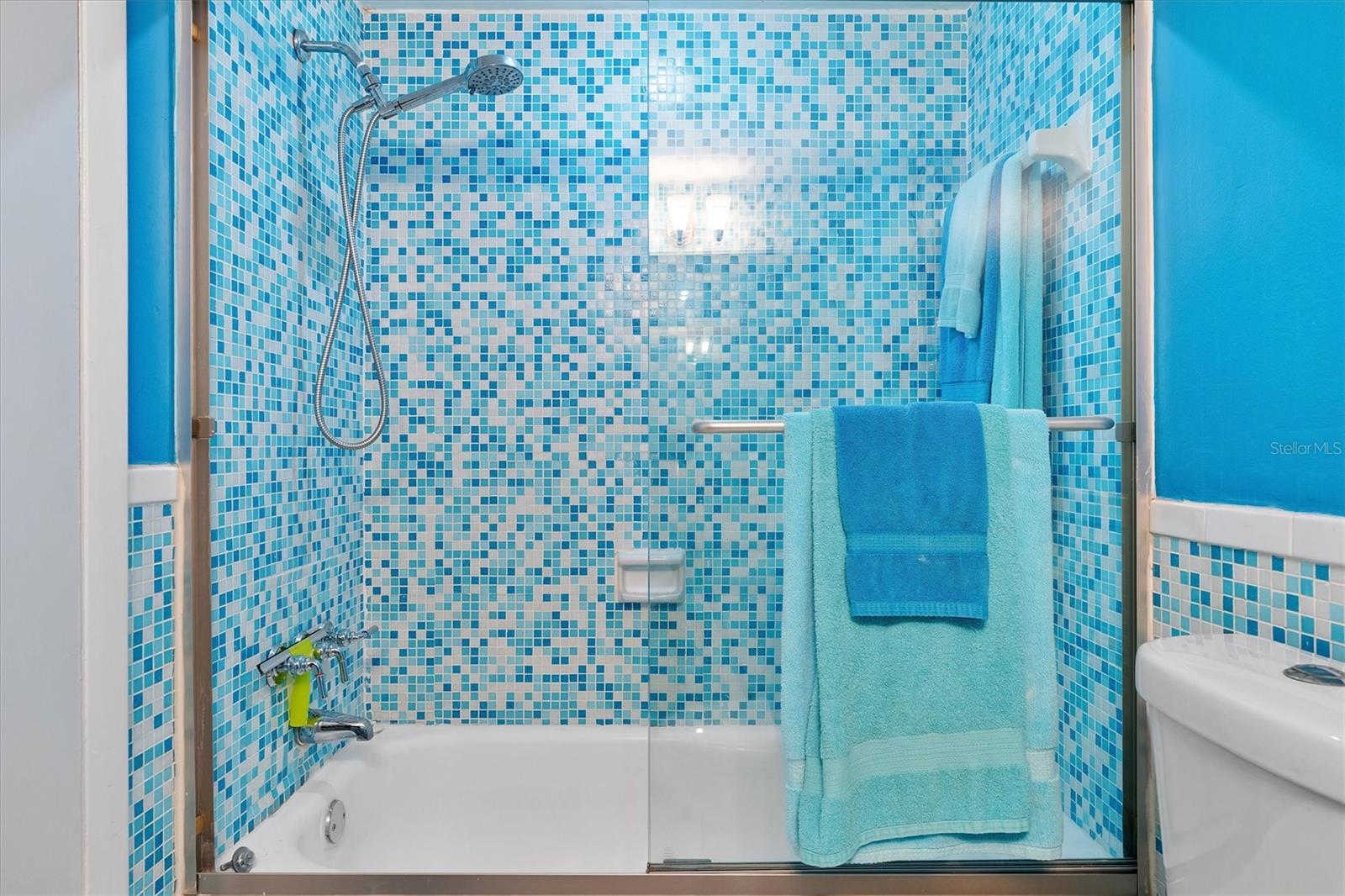 Image 33 of 75 For 11930 Bayshore Drive 1003