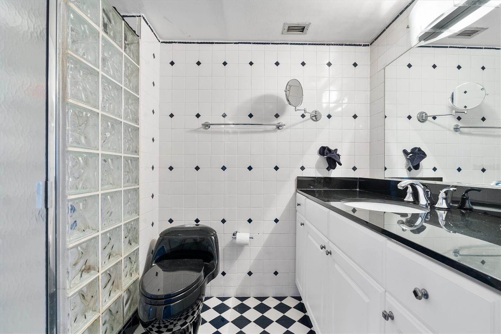 Image 41 of 75 For 11930 Bayshore Drive 1003