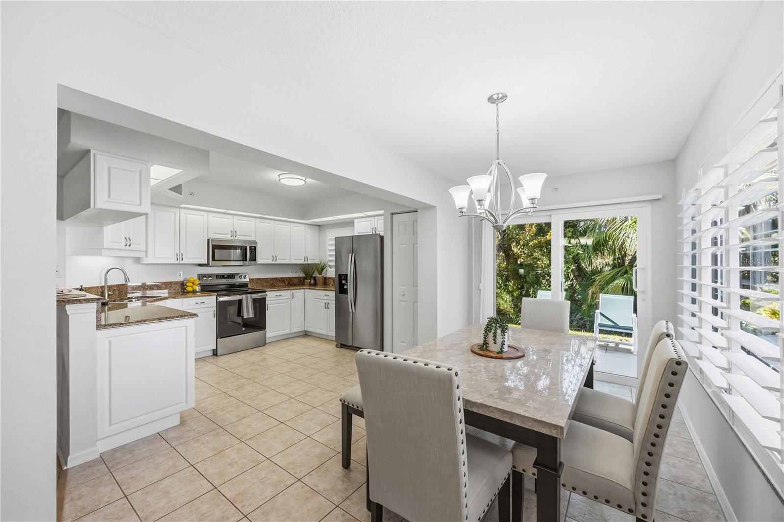 Image 10 of 75 For 821 Montrose Drive 103