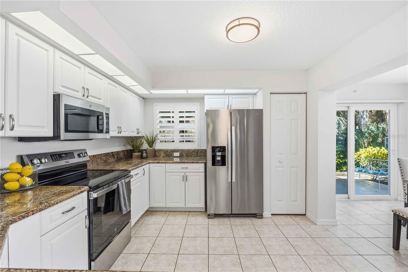 Image 15 of 75 For 821 Montrose Drive 103