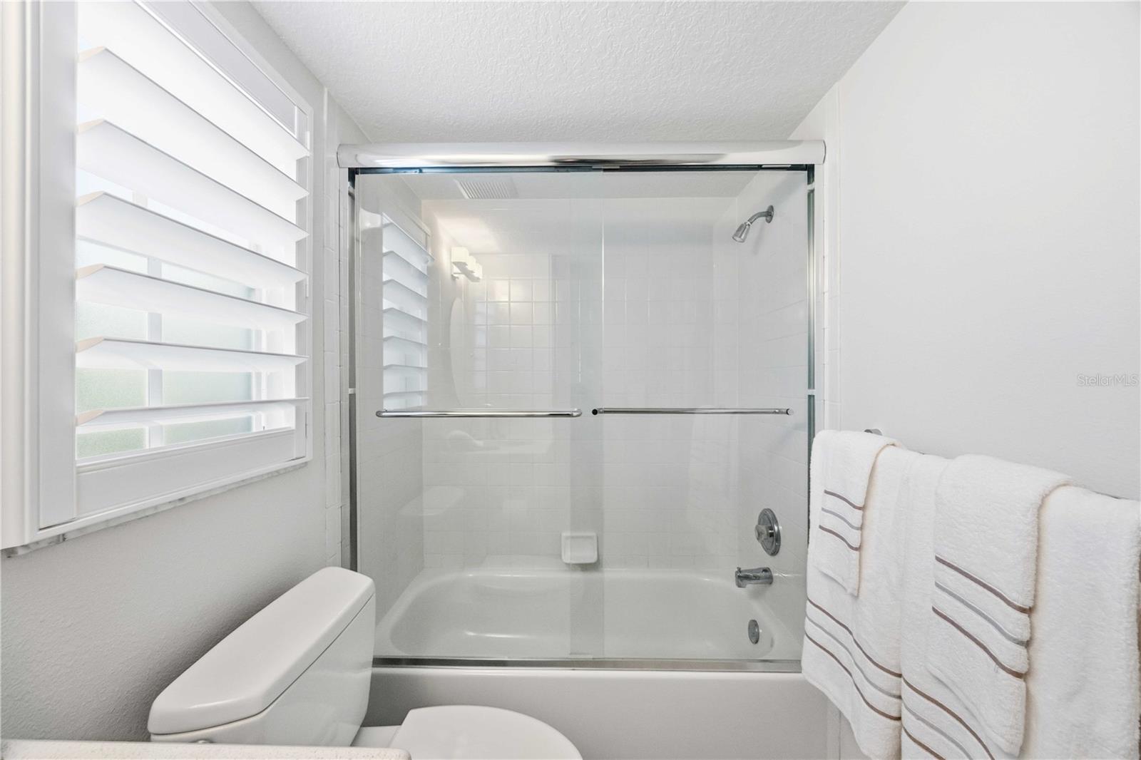 Image 20 of 75 For 821 Montrose Drive 103