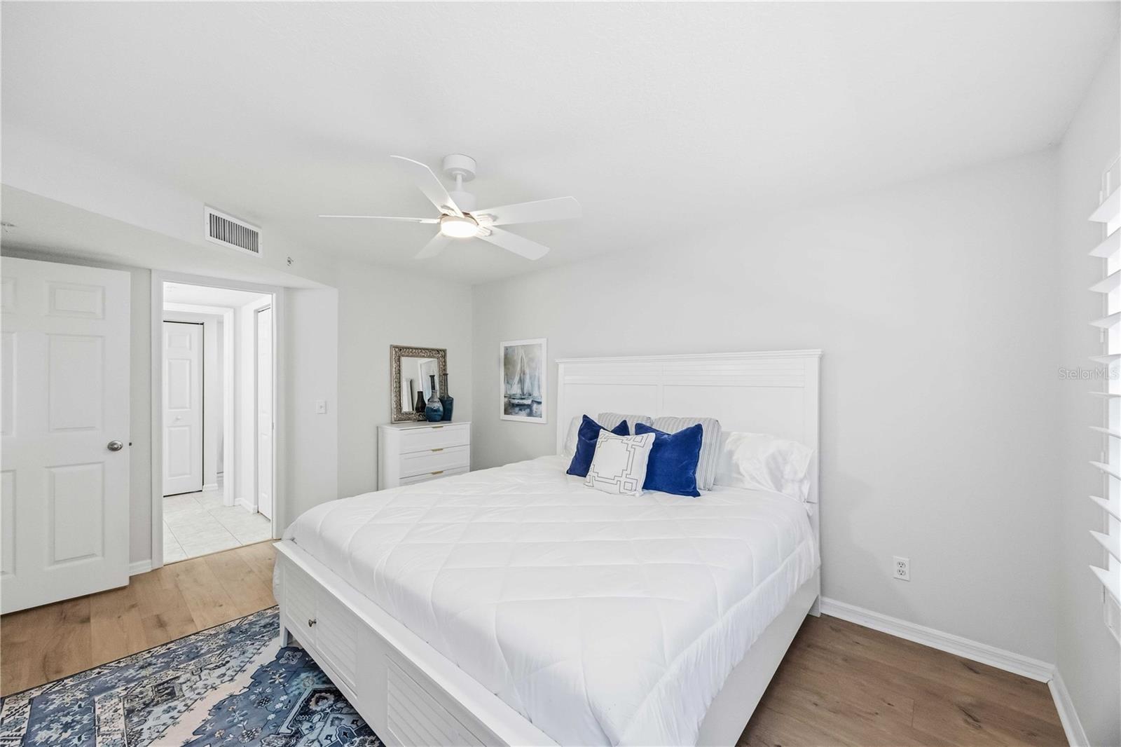 Image 24 of 75 For 821 Montrose Drive 103