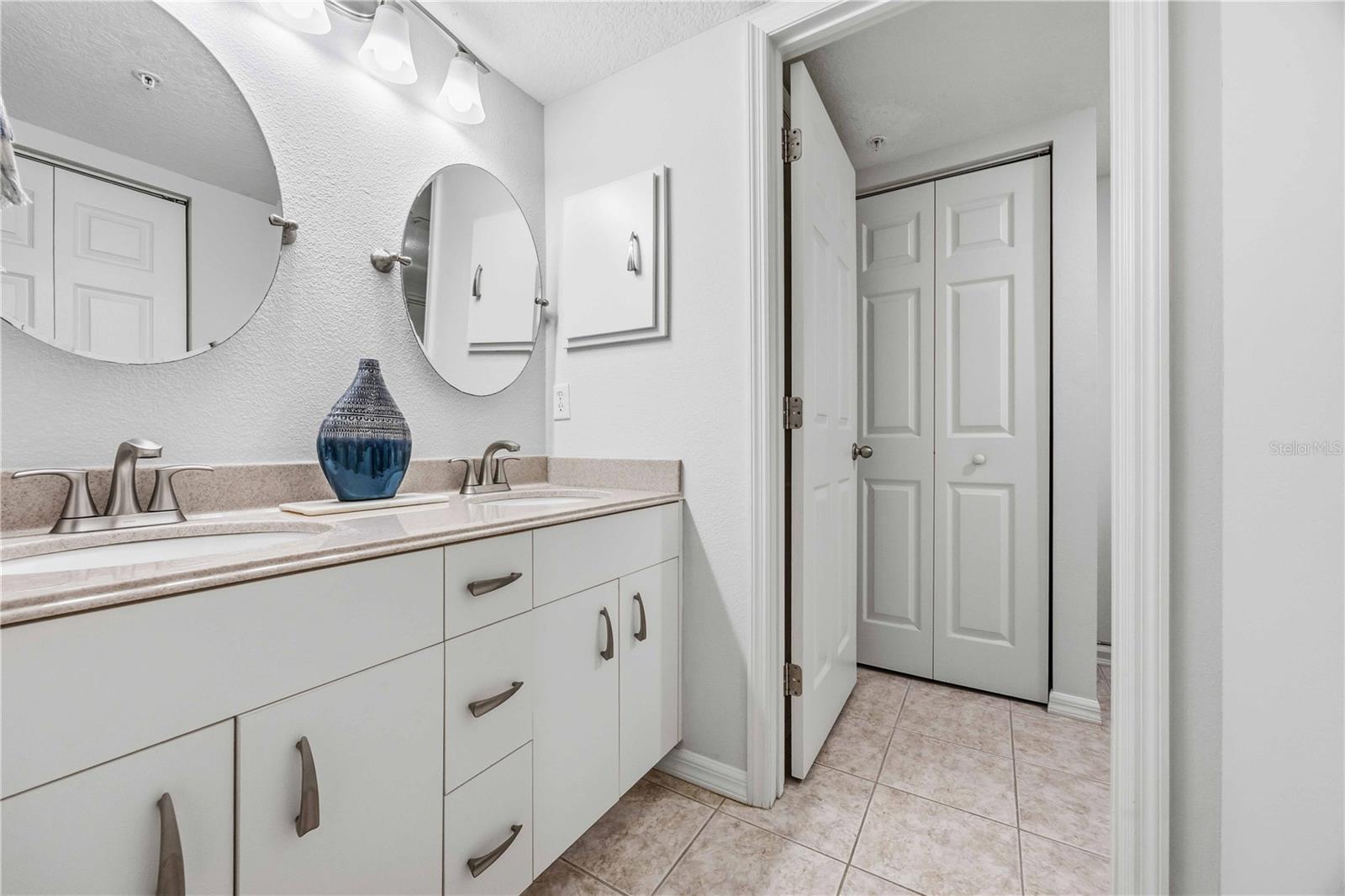 Image 29 of 75 For 821 Montrose Drive 103