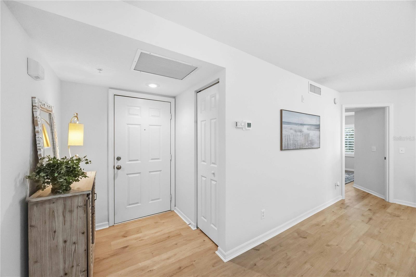 Image 4 of 75 For 821 Montrose Drive 103