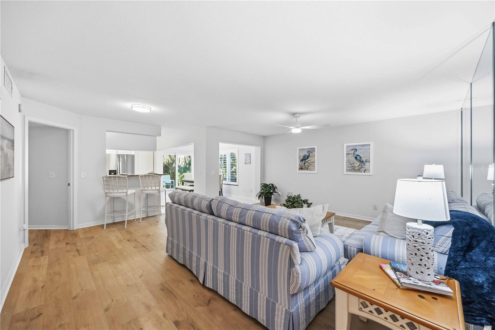 Image 5 of 75 For 821 Montrose Drive 103