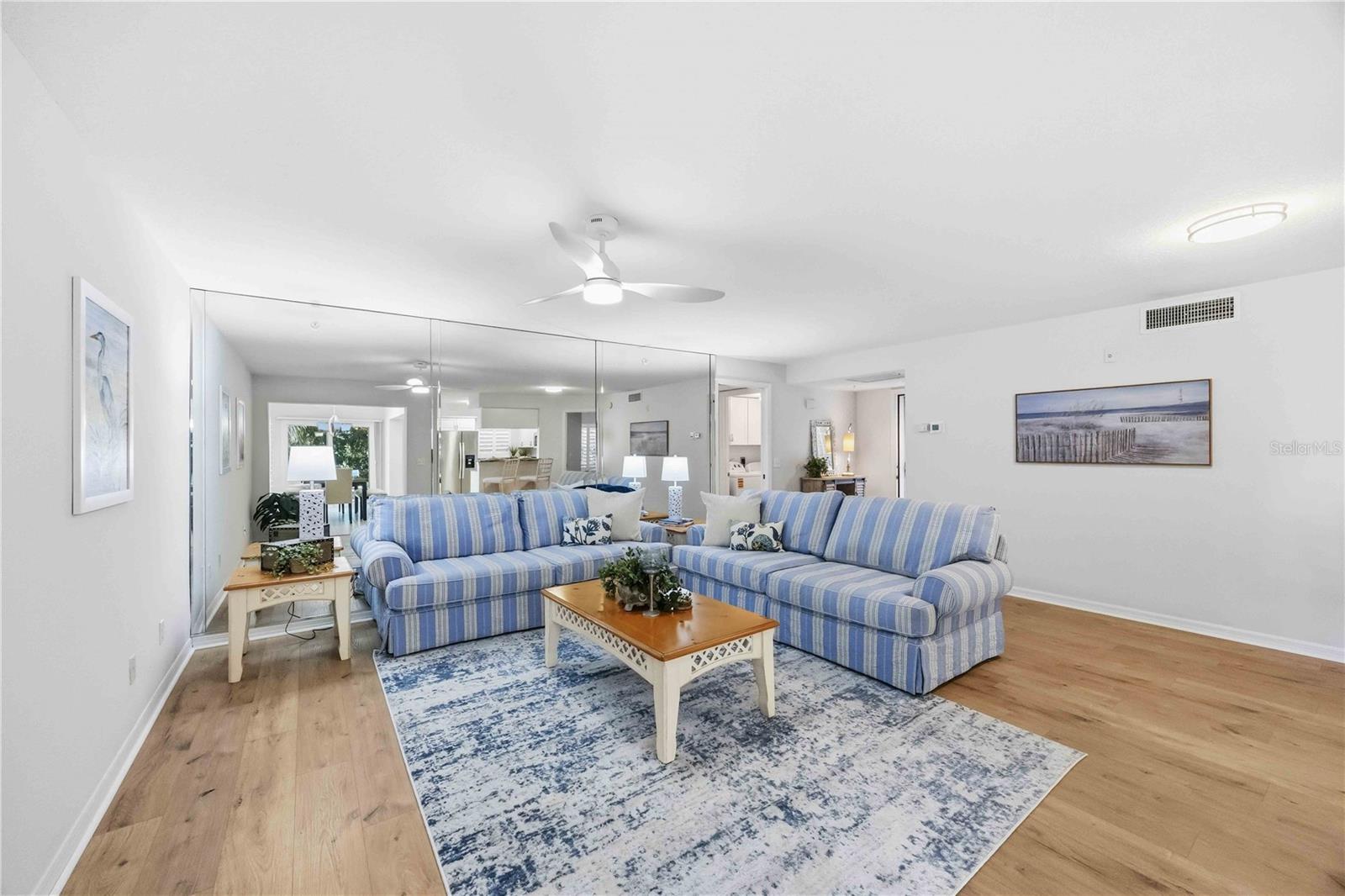 Image 8 of 75 For 821 Montrose Drive 103