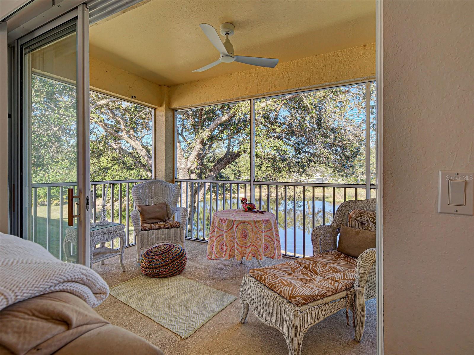 Image 10 of 49 For 703 Casa Del Lago Way 703