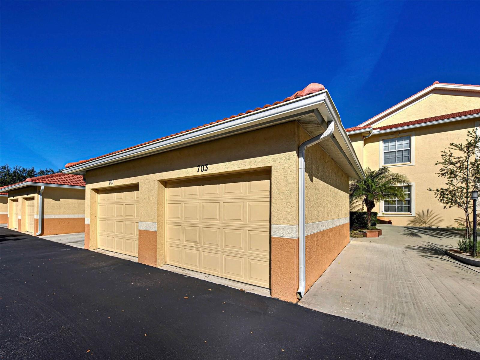 Image 2 of 49 For 703 Casa Del Lago Way 703