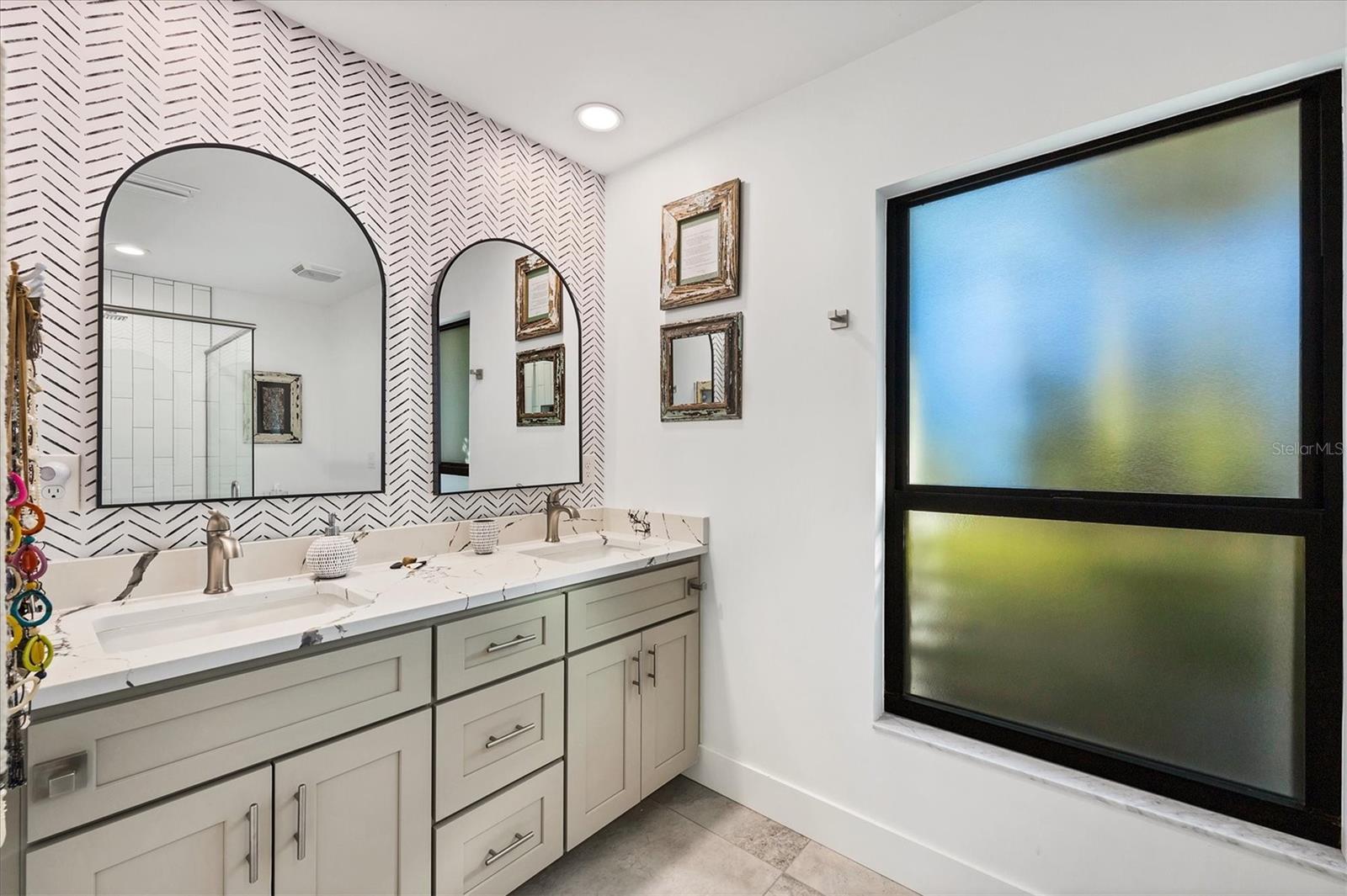 Image 25 of 58 For 438 Gate Drive