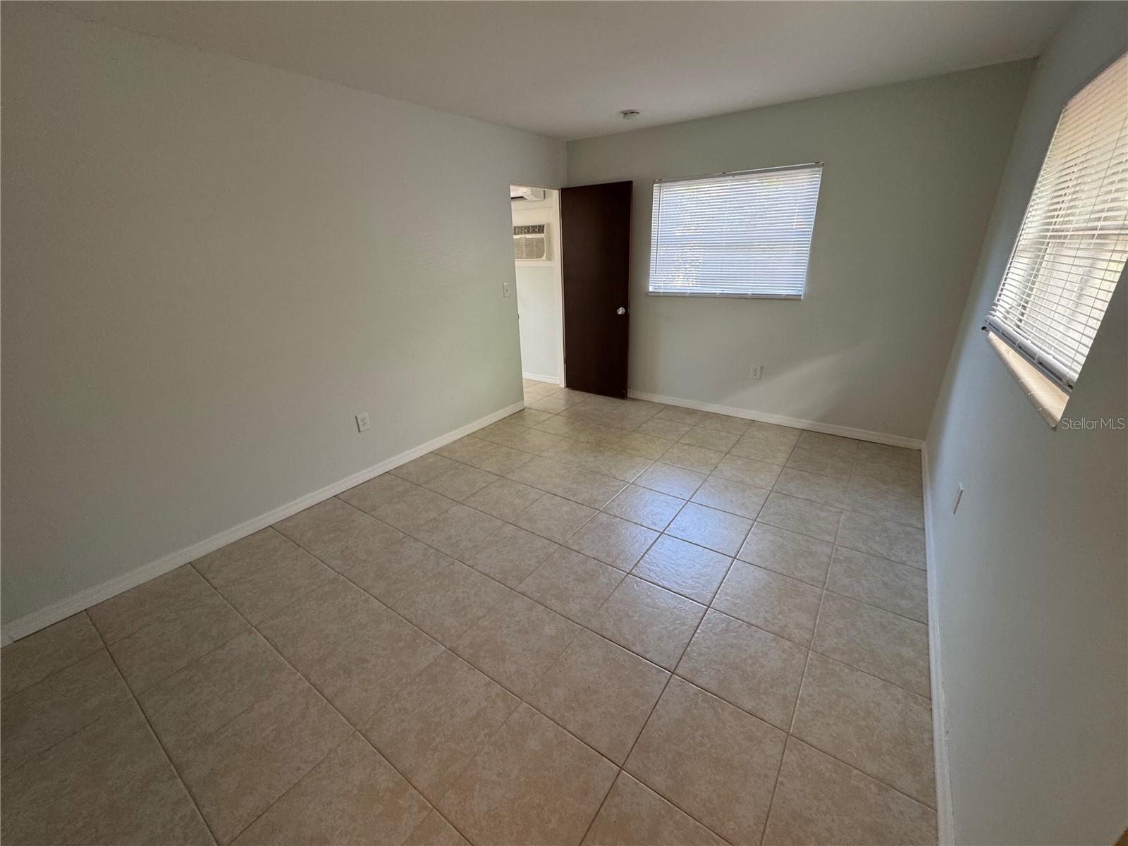 Image 11 of 11 For 215 Park Boulevard S A