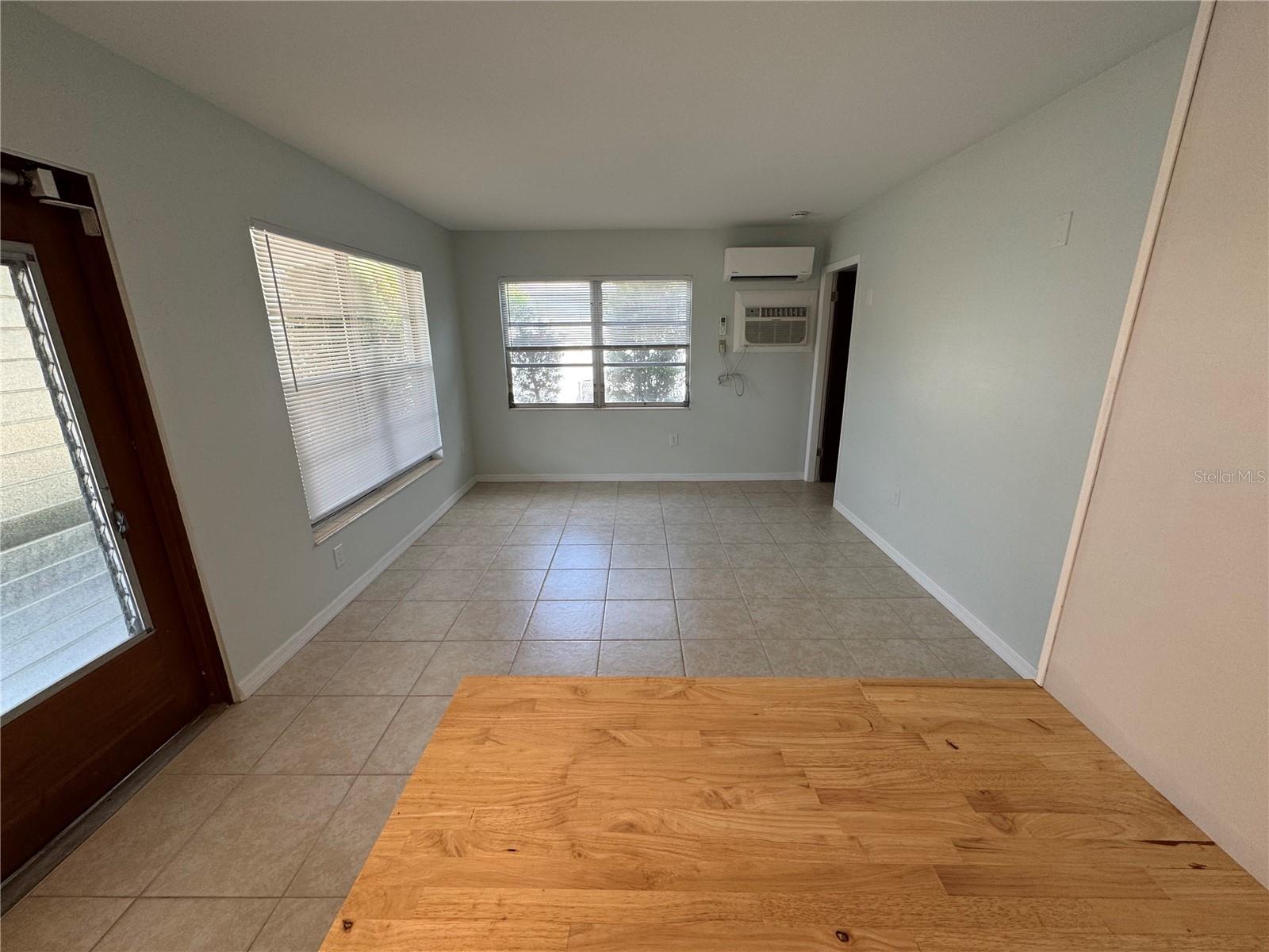 Image 6 of 11 For 215 Park Boulevard S A