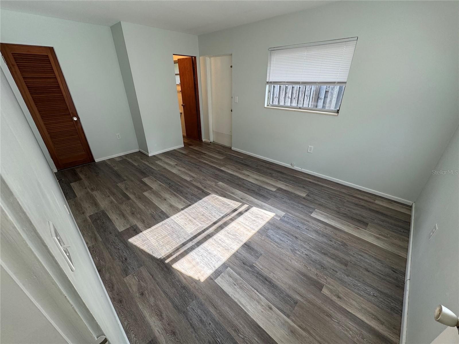 Image 7 of 9 For 215 Park Boulevard S B