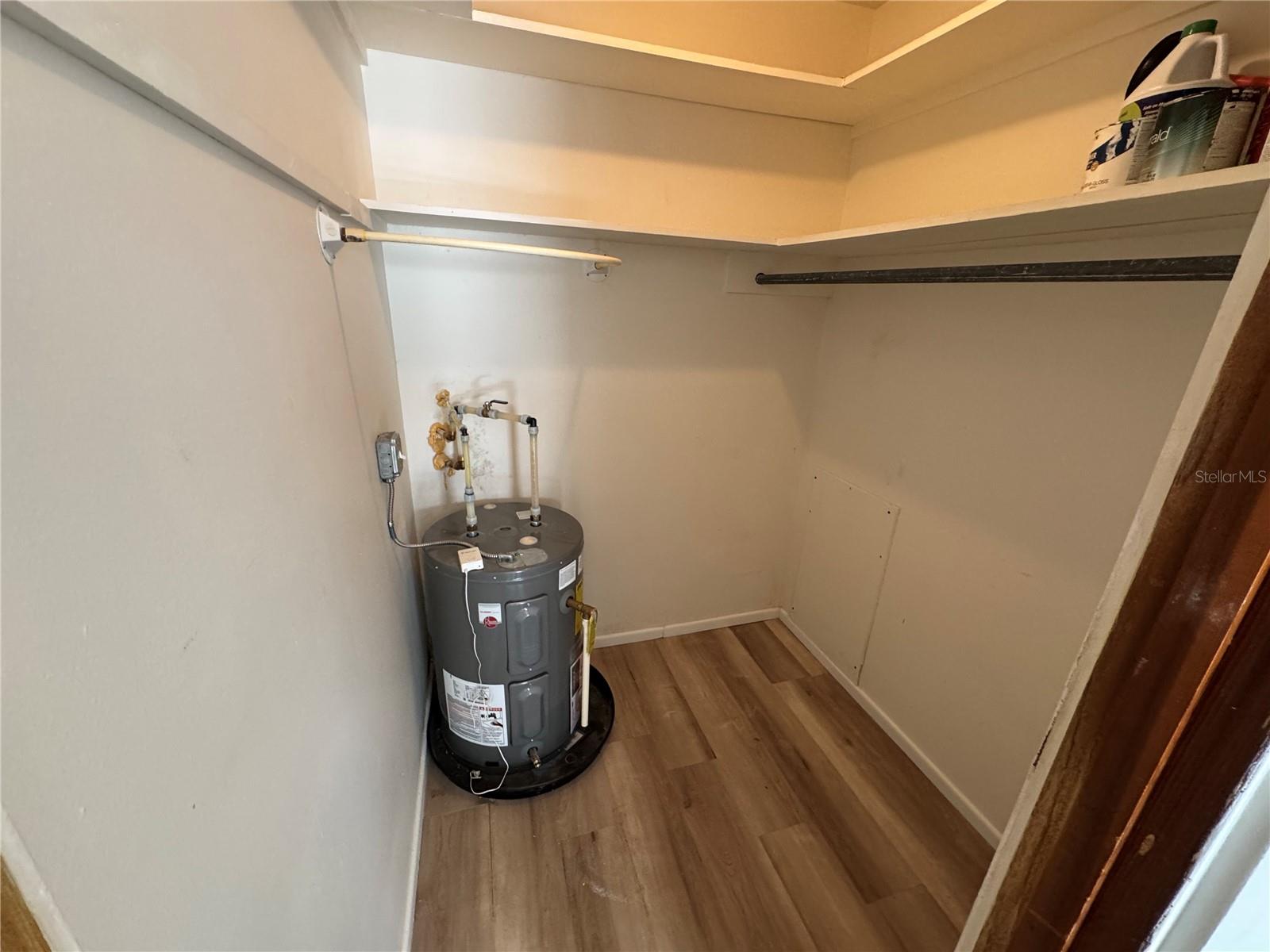 Image 8 of 9 For 215 Park Boulevard S B