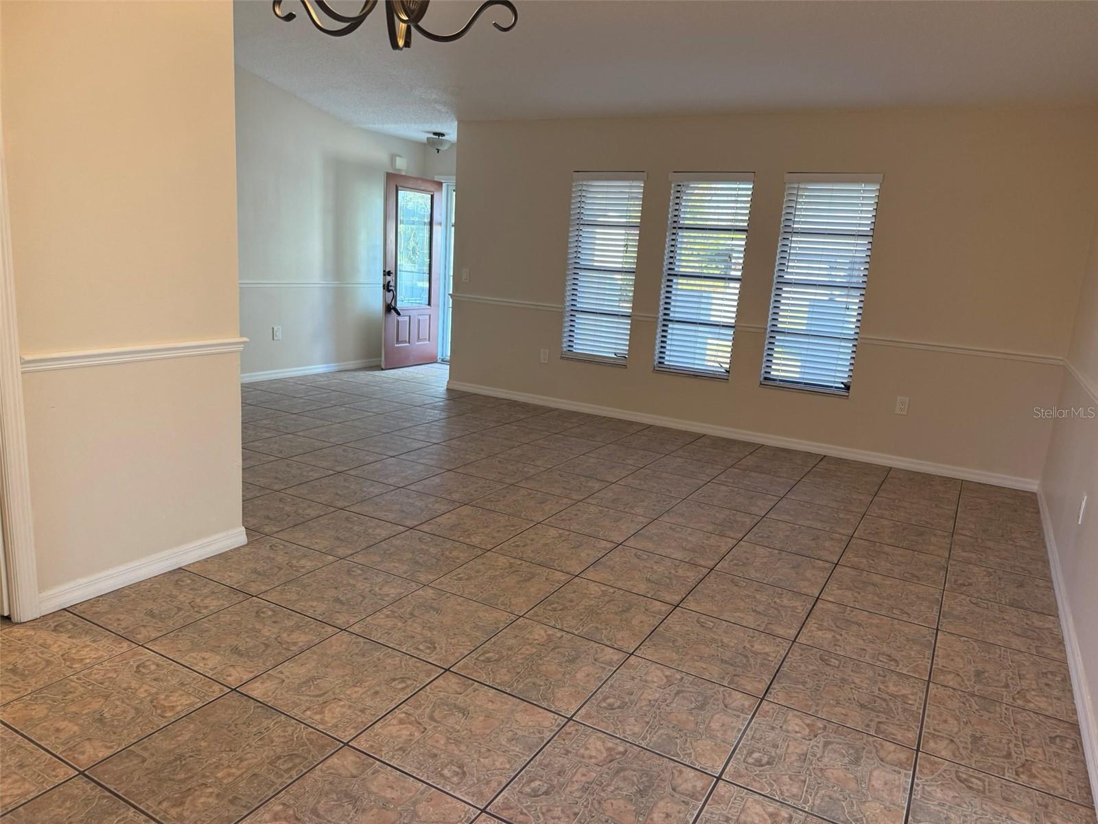 Image 4 of 18 For 10373 Sandrift Avenue