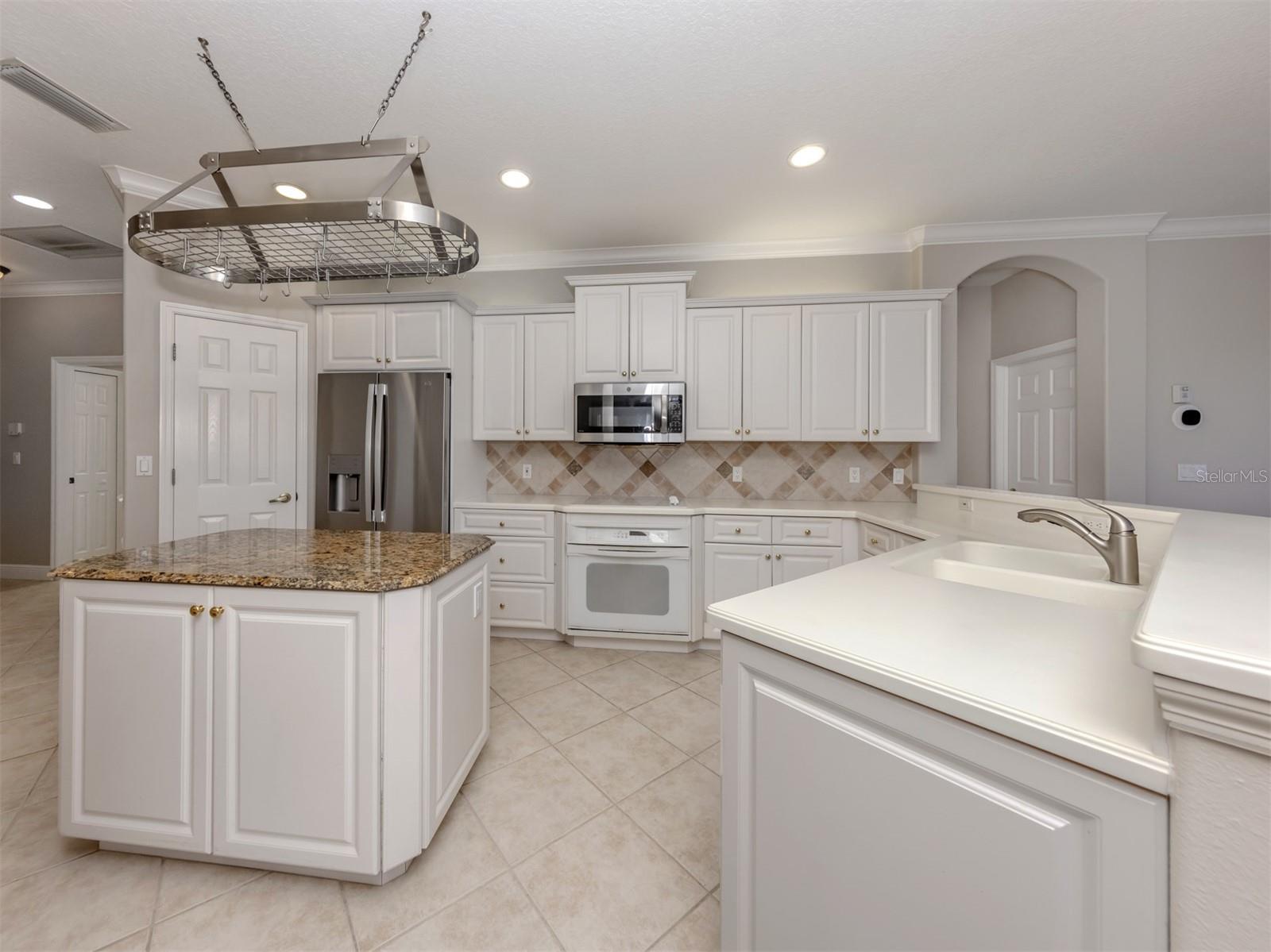 Image 12 of 57 For 319 Park Trace Boulevard