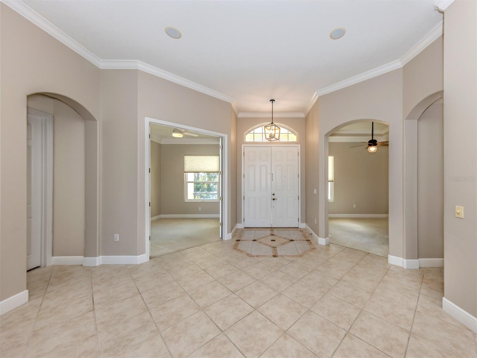 Image 5 of 57 For 319 Park Trace Boulevard