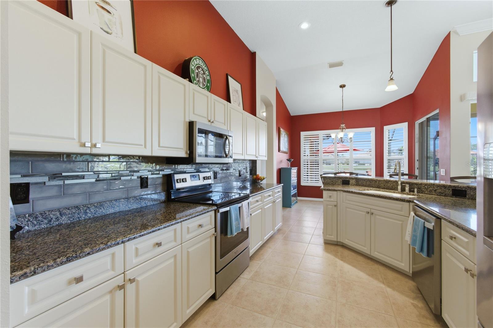 Image 12 of 37 For 677 Lakescene Drive