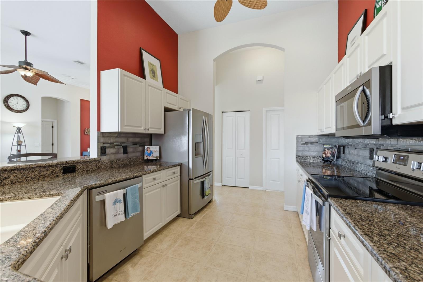 Image 13 of 37 For 677 Lakescene Drive