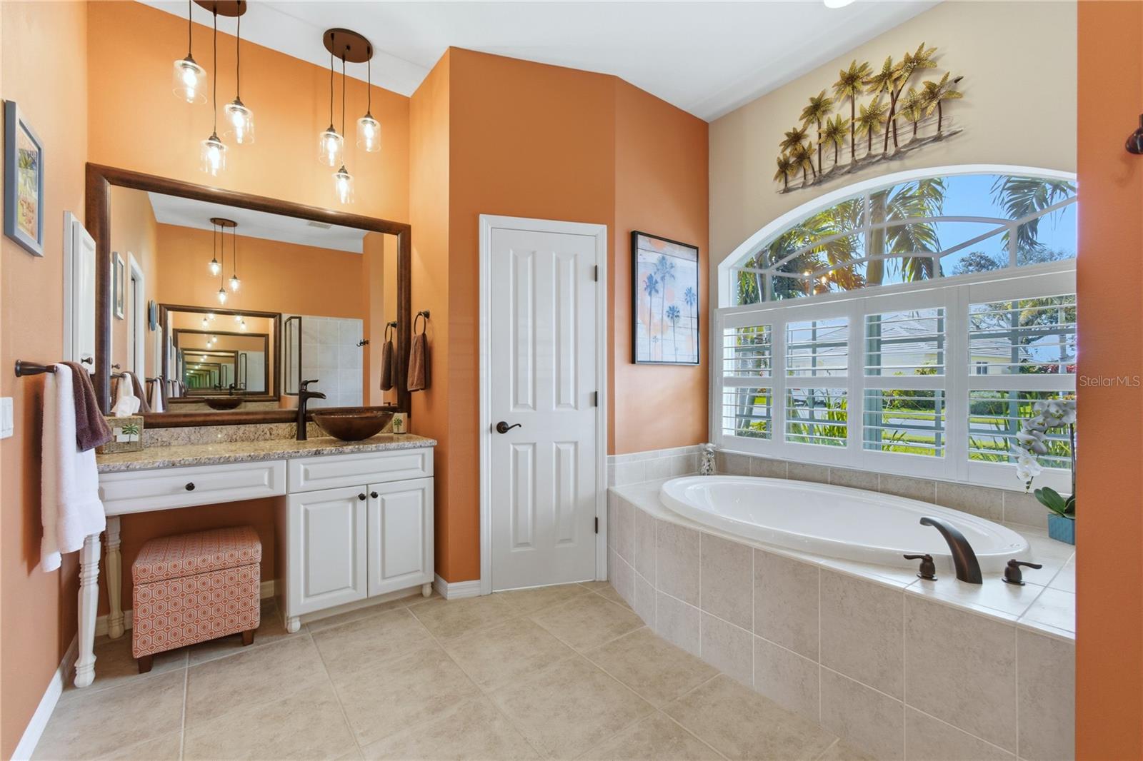 Image 19 of 37 For 677 Lakescene Drive