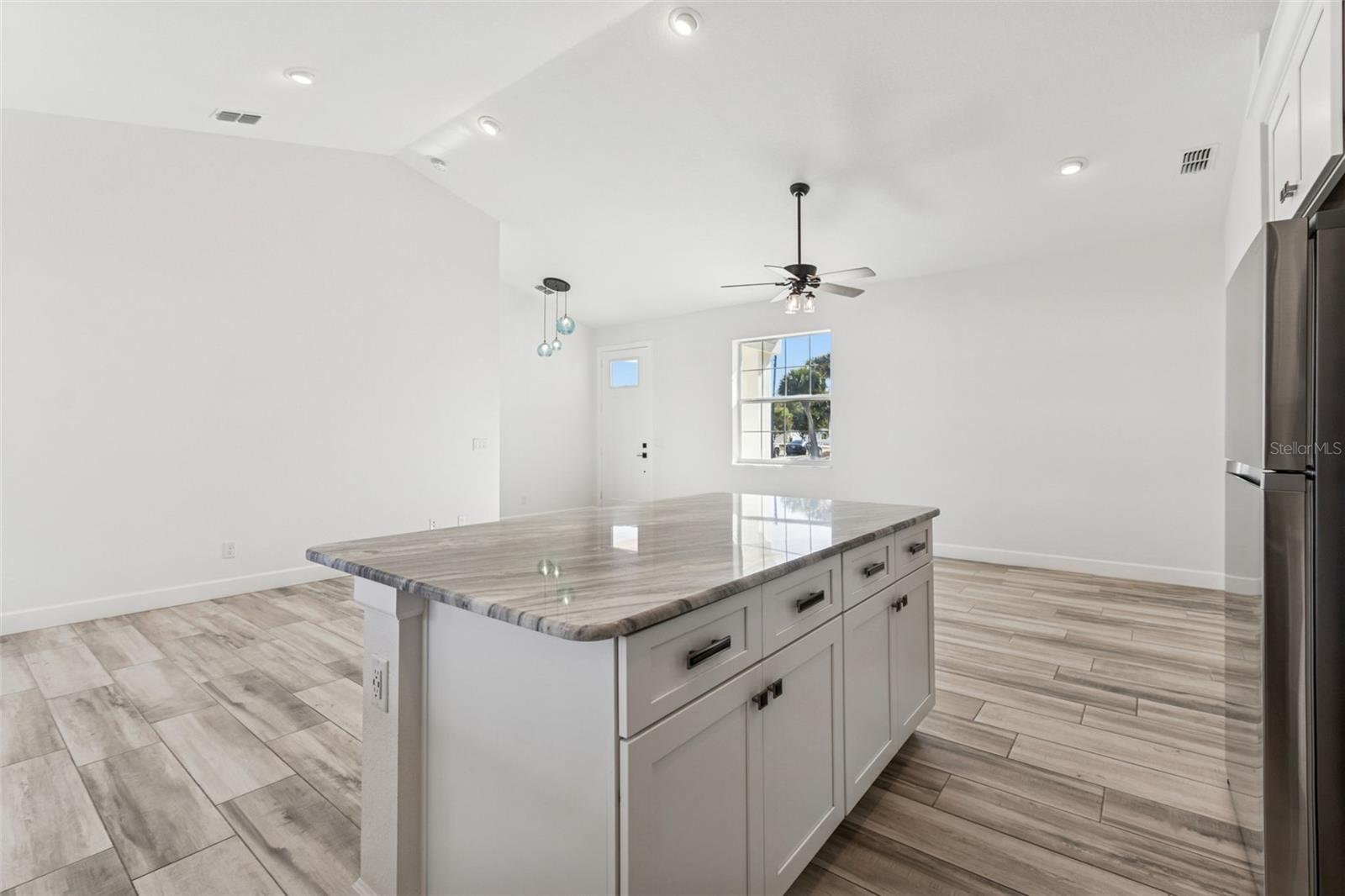 Image 20 of 66 For 1420 Gate Drive