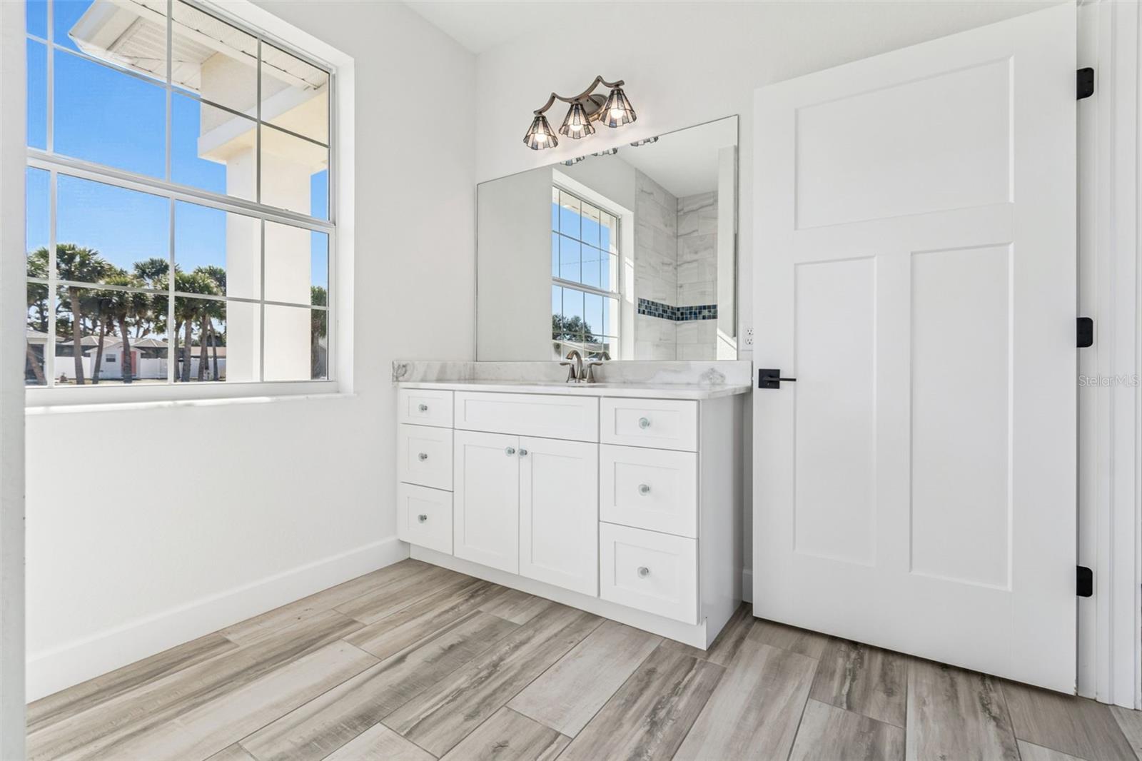 Image 29 of 66 For 1420 Gate Drive