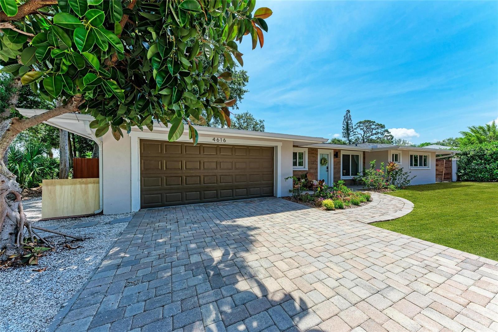 Image 2 of 50 For 4616 Leeta Lane