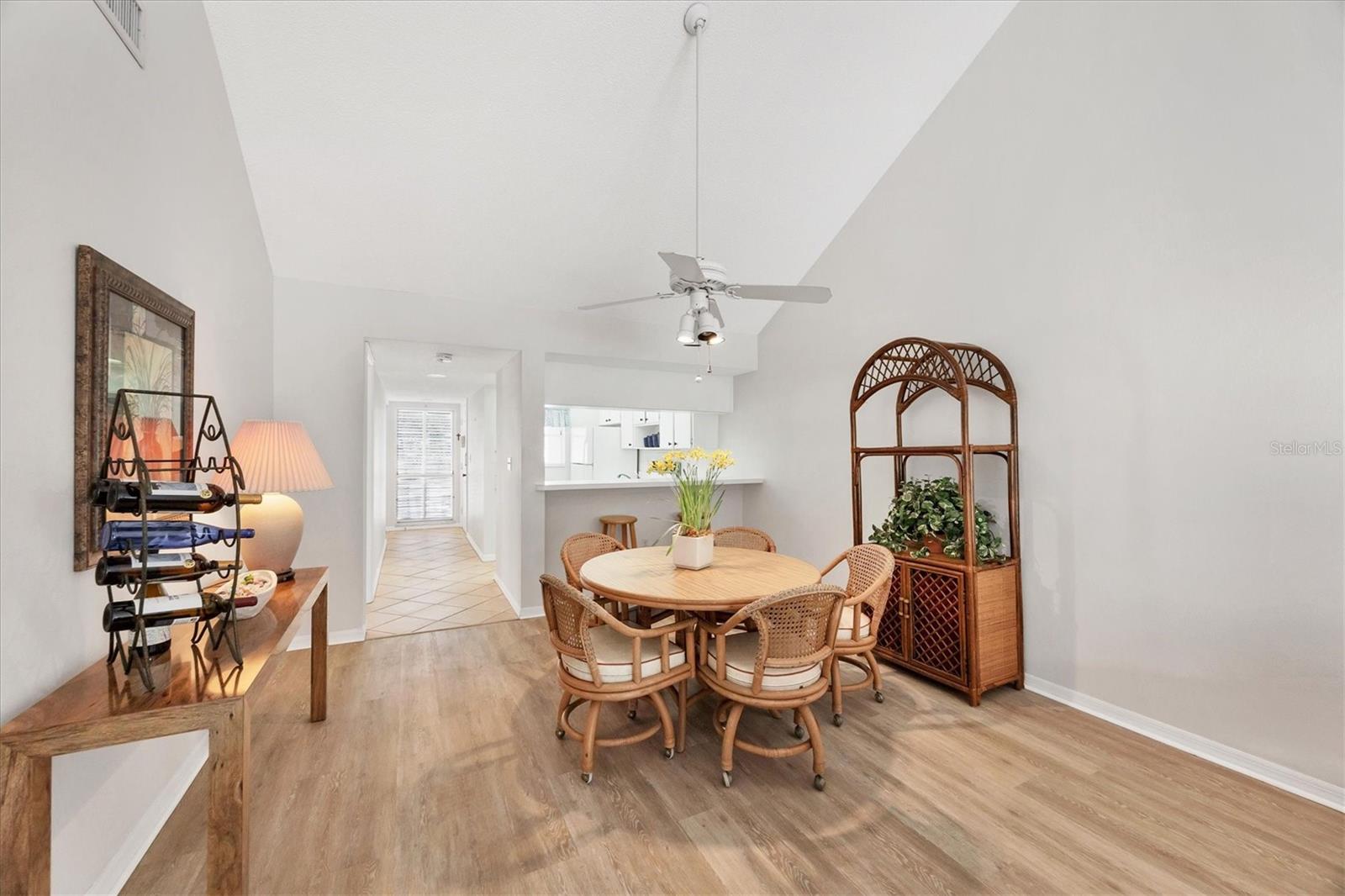 Image 11 of 51 For 454 Cerromar Road 275