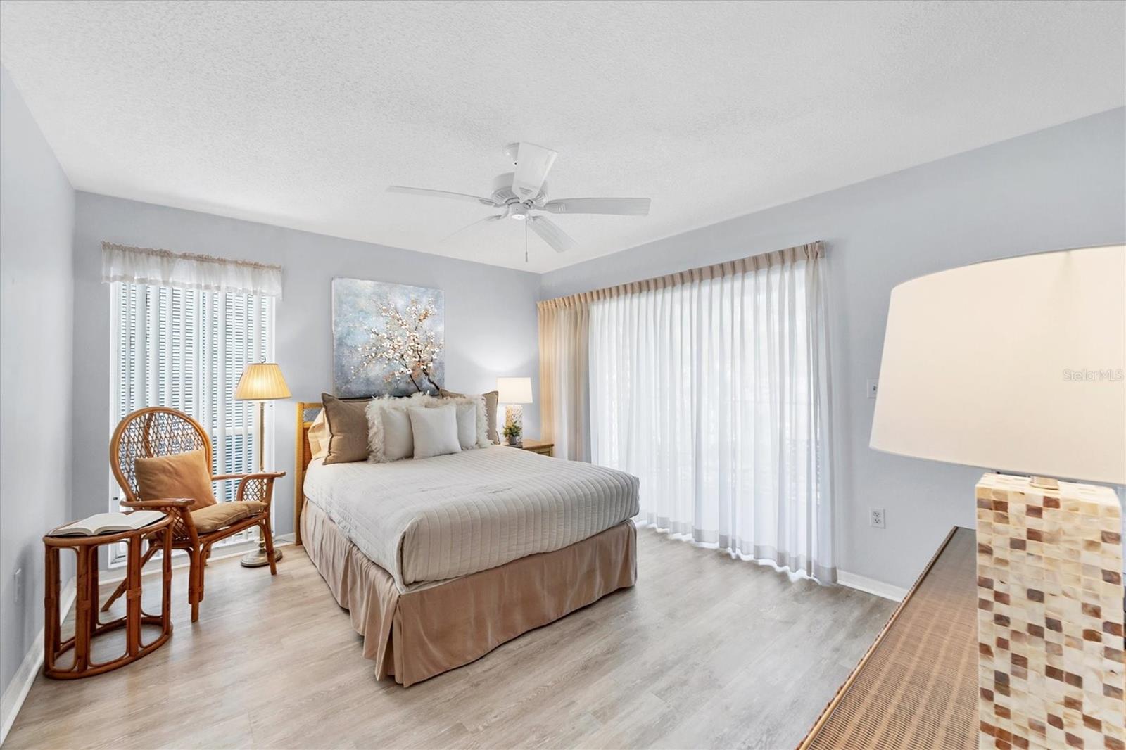 Image 16 of 51 For 454 Cerromar Road 275