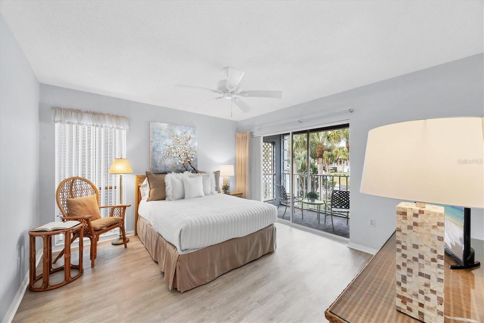 Image 17 of 51 For 454 Cerromar Road 275