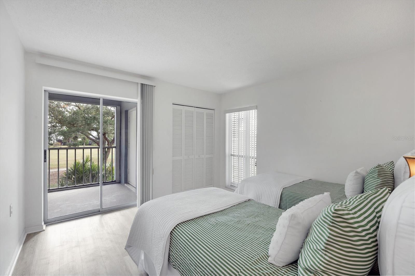 Image 19 of 51 For 454 Cerromar Road 275