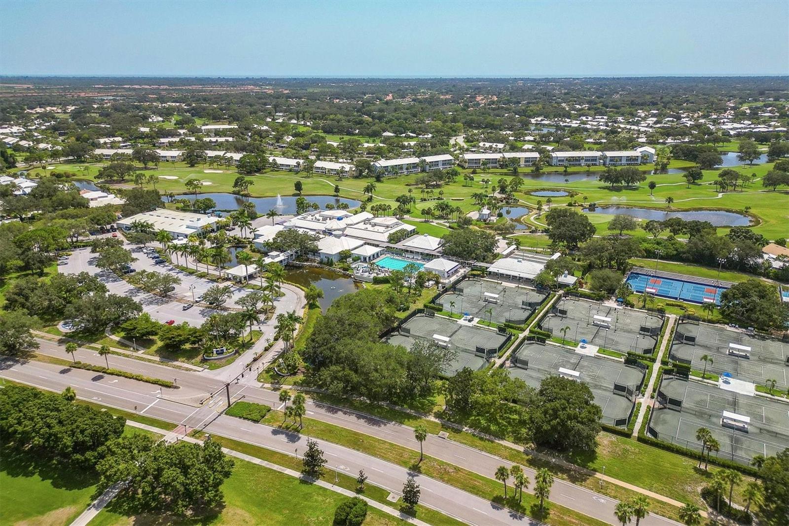 Image 31 of 51 For 454 Cerromar Road 275